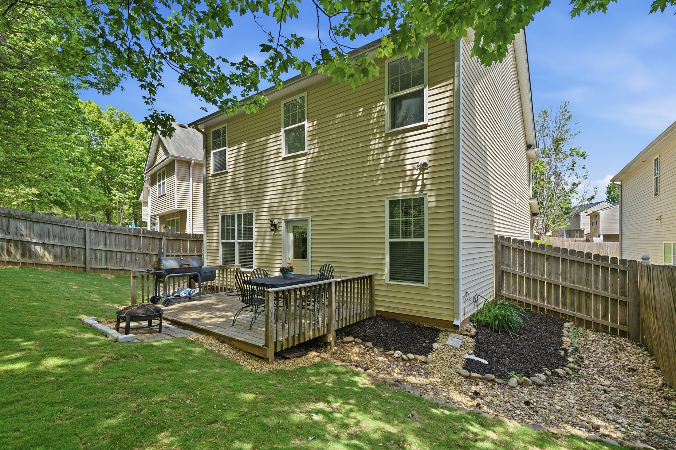  Located in the Sought-After and Low-Maintenance Enclave at Holly Mill Community - 物件實景