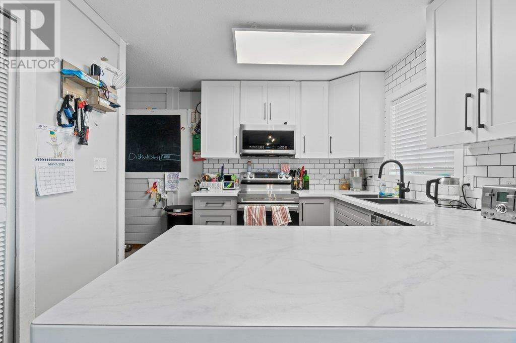 SICAMOUS, British Columbia, V0E 2V0, CA, 4 Bedrooms Bedrooms, ,2 BathroomsBathrooms,Residential,For Sale,1838473