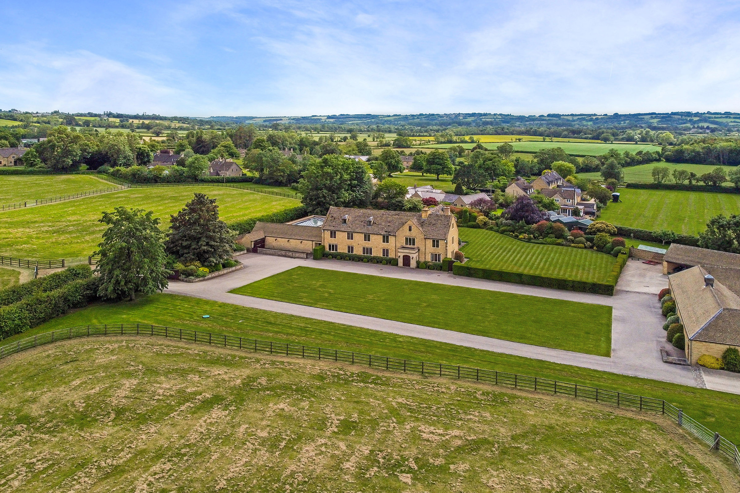  An Impressive Country Estate with Indoor Pool and Equestrian Facilities - 物件實景
