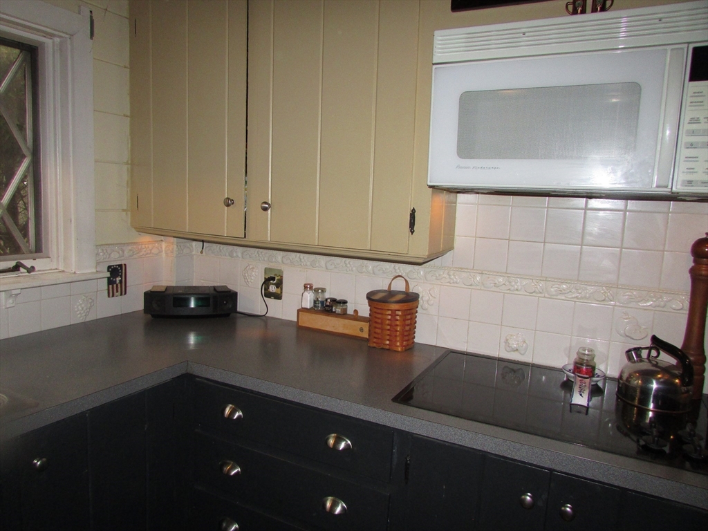 Attleboro, Massachusetts, 02703, United States, 5 Bedrooms Bedrooms, ,2 BathroomsBathrooms,Residential,For Sale,1983996