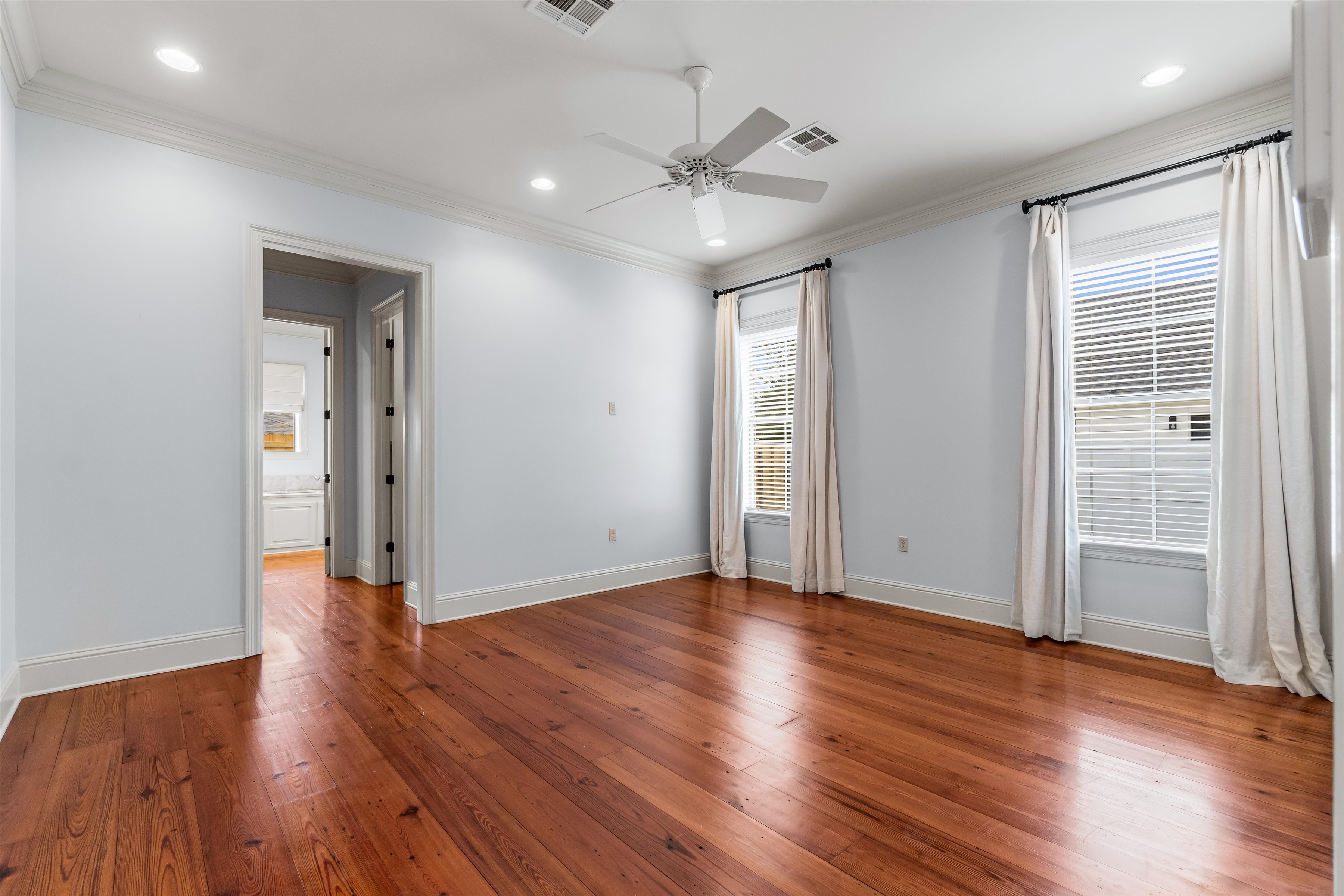 Baton Rouge, Louisiana, 70809, United States, 3 Bedrooms Bedrooms, ,4 BathroomsBathrooms,Residential,For Sale,1998392