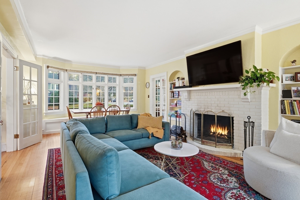 Holyoke, Massachusetts, 01040, United States, 5 Bedrooms Bedrooms, ,4 BathroomsBathrooms,Residential,For Sale,1991316