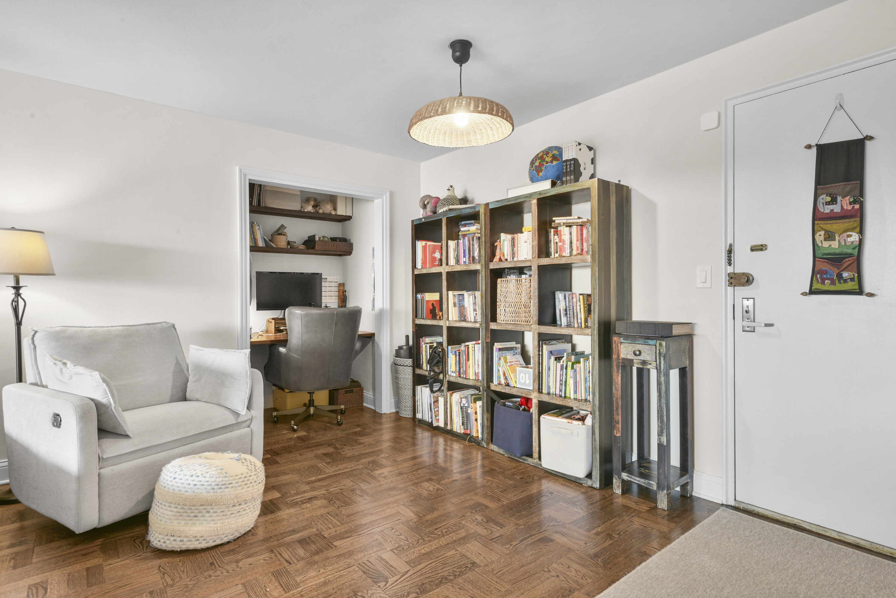  Oversized Larchmont Terrace Condo - 物件實景