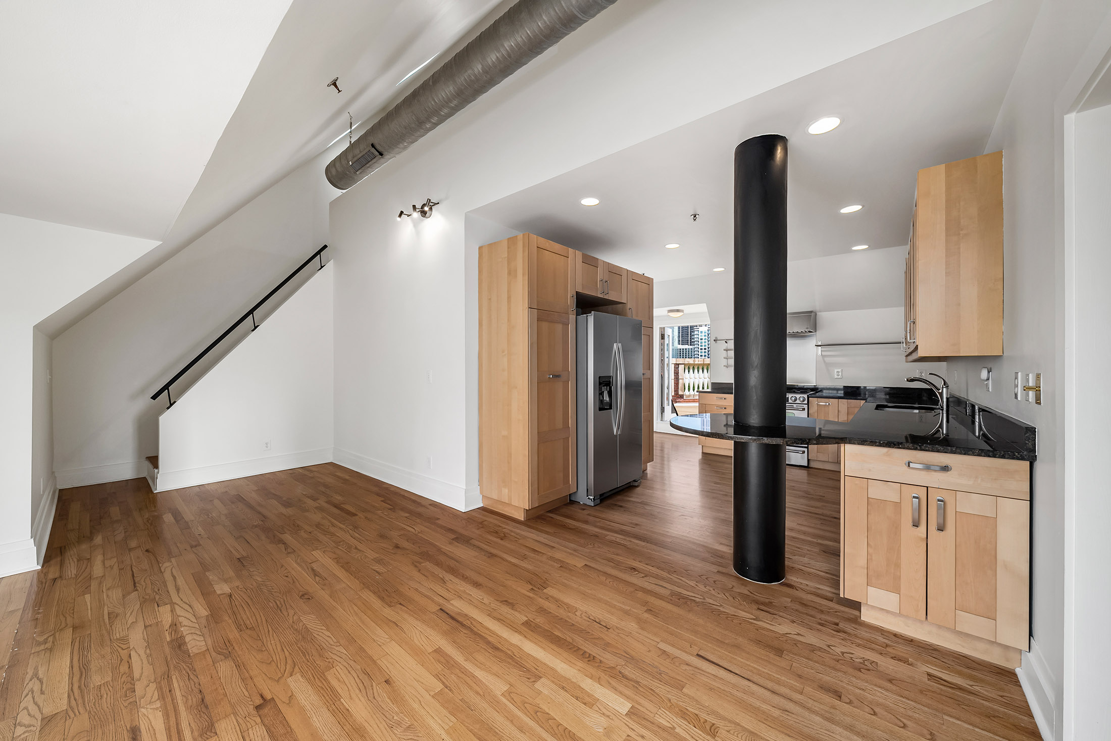  Two-Story Penthouse with Sweeping Skyline Views - 物件實景
