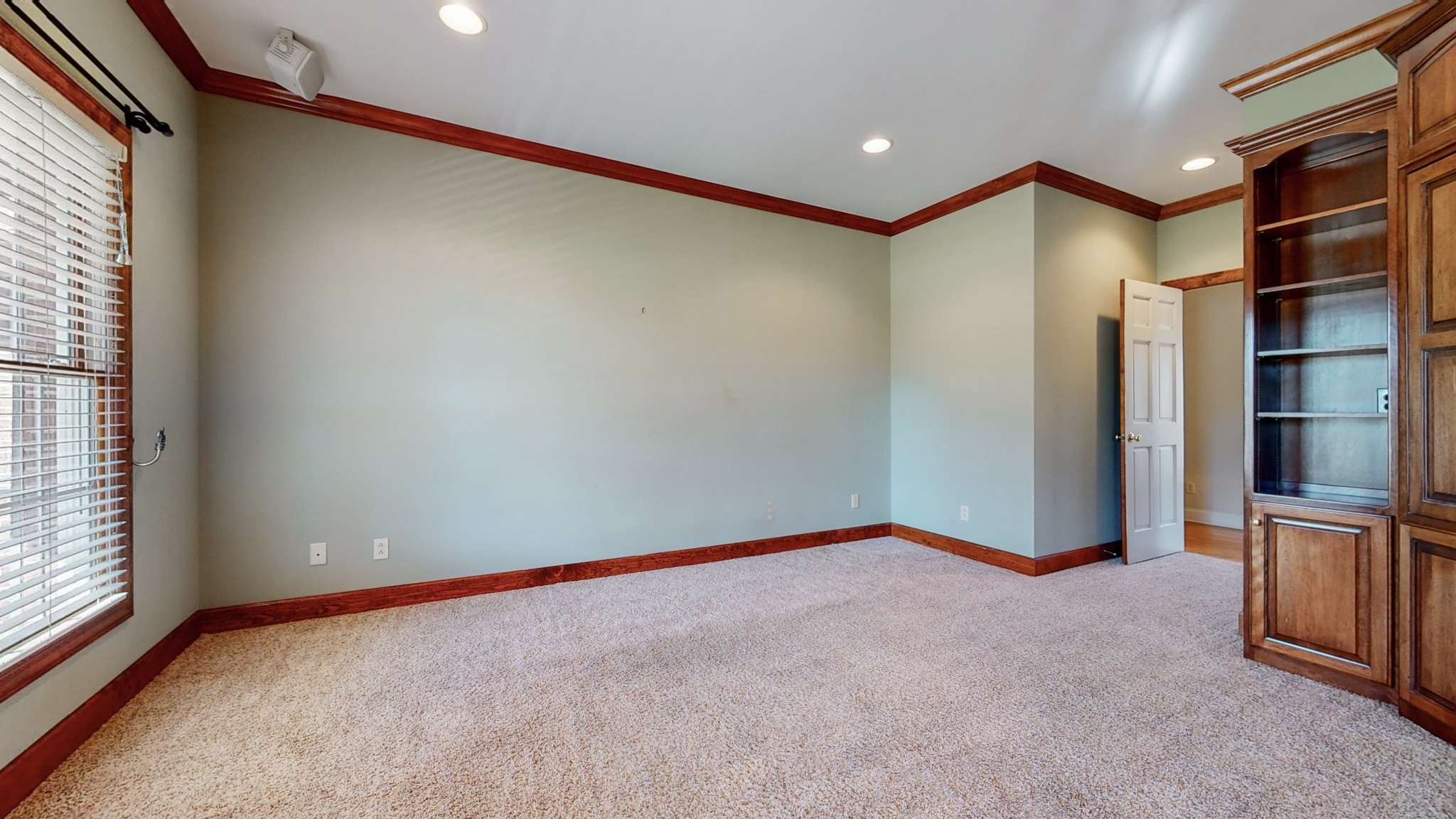 Tullahoma, Tennessee, 37388, United States, 6 Bedrooms Bedrooms, ,5 BathroomsBathrooms,Residential,For Sale,1978966