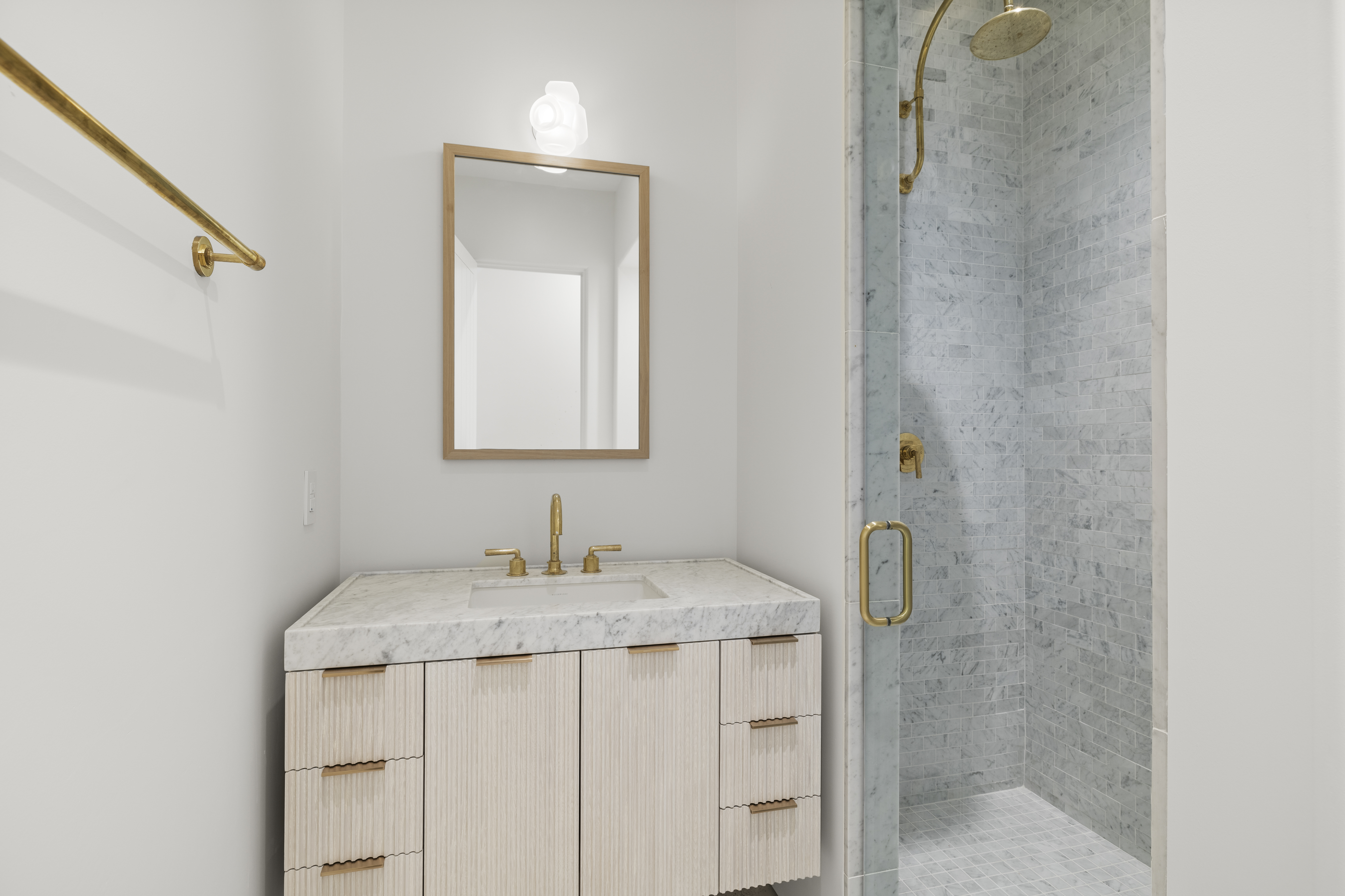  Architectural Gem With Pool And Carriage House - 物件實景