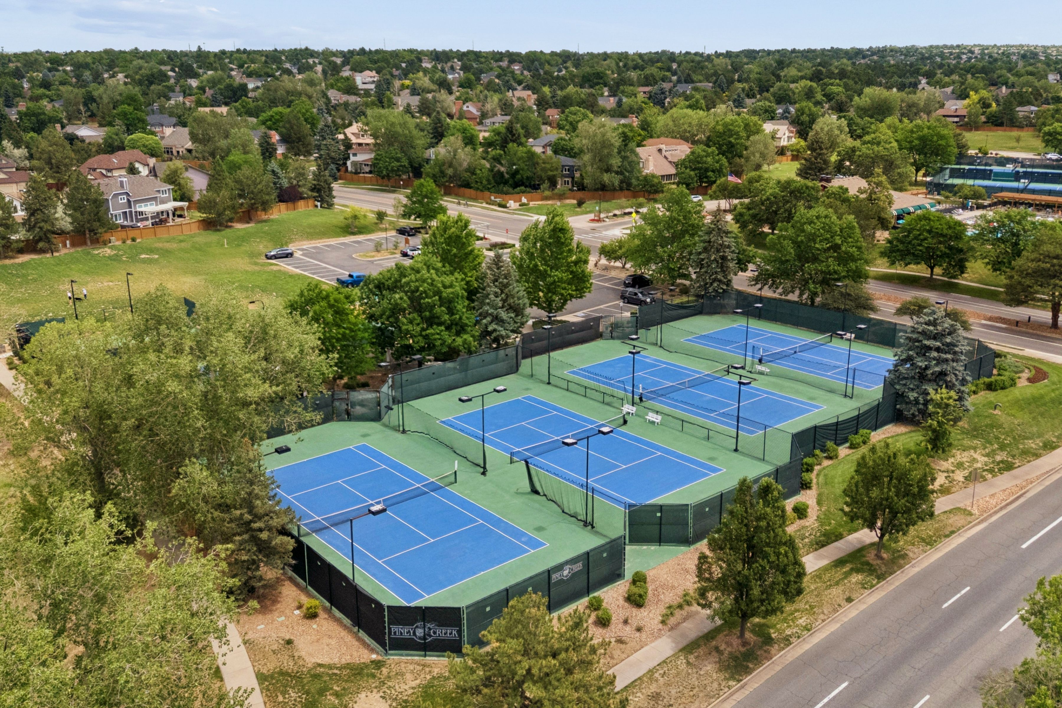  Nestled on a cul-de-sac in the sought-after Piney Creek neighborhood, - 物件實景
