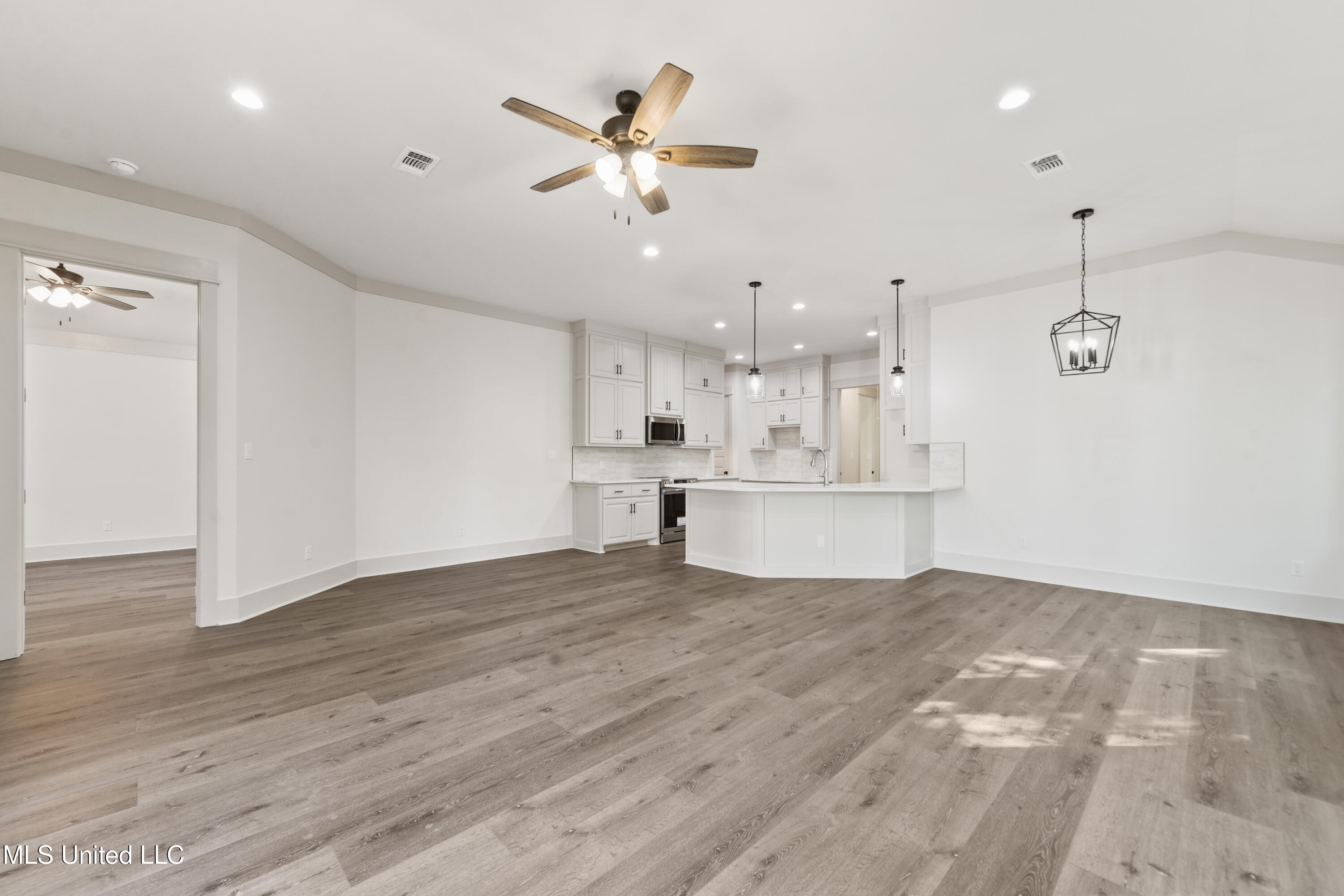 Pass Christian, Mississippi, 39571, United States, 4 Bedrooms Bedrooms, ,3 BathroomsBathrooms,Residential,For Sale,1966629