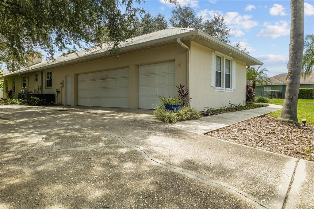 Lakeland, Florida, 33813, United States, 4 Bedrooms Bedrooms, ,4 BathroomsBathrooms,Residential,For Sale,1948005