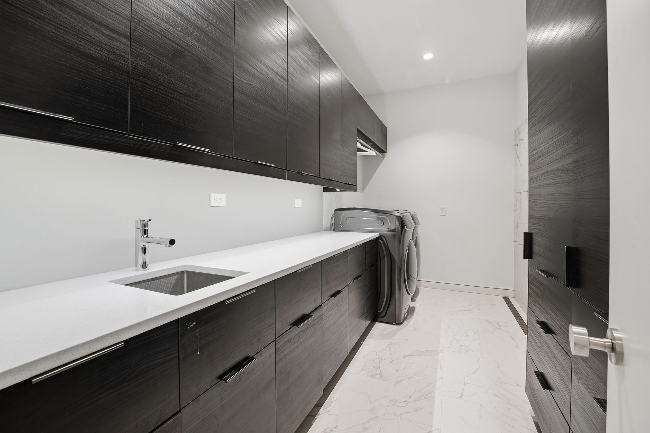  Magazine-worthy Mid-century Modern Retreat in the Heart of Morningside - 物件實景