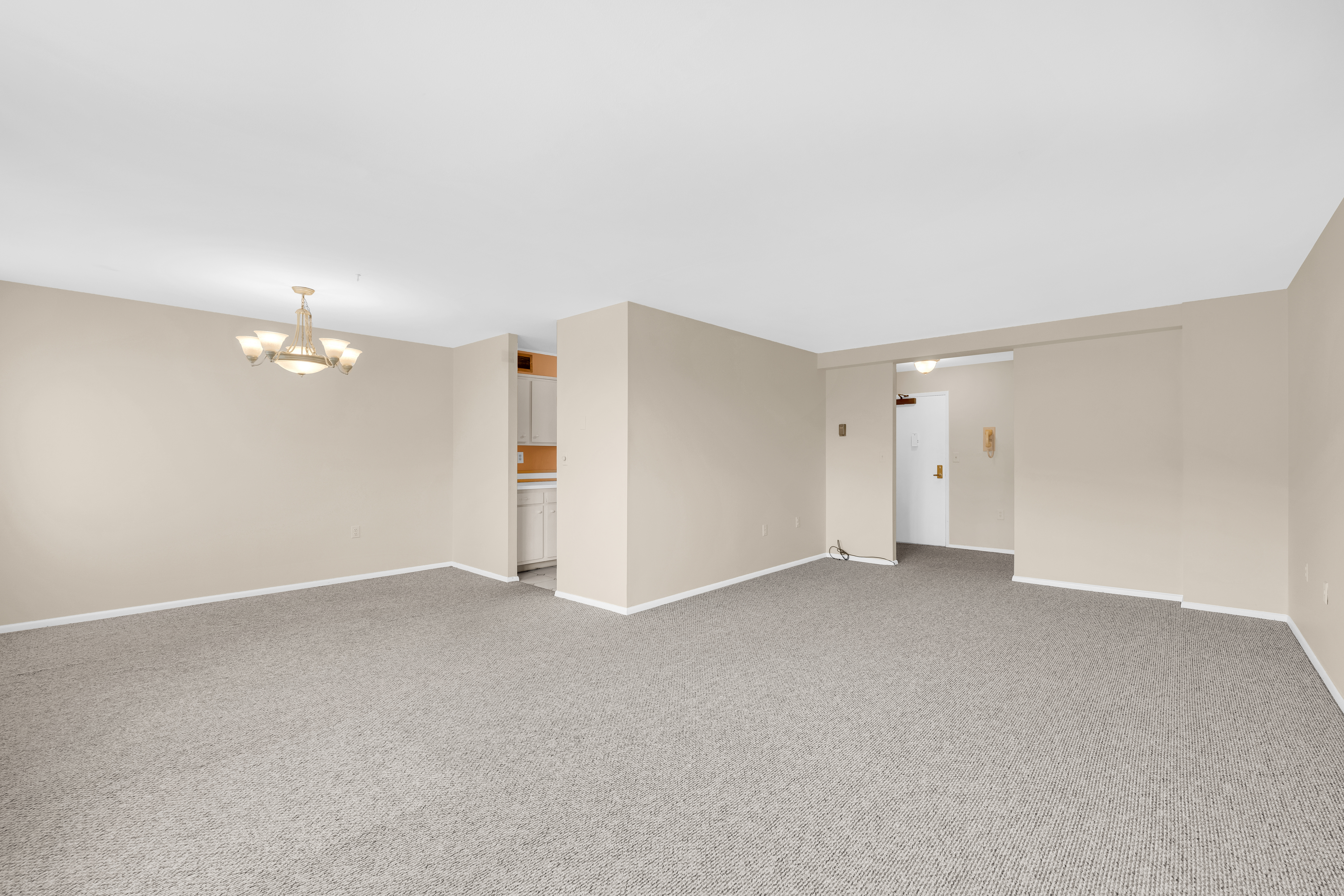  893 Farmington Avenue - 物件實景