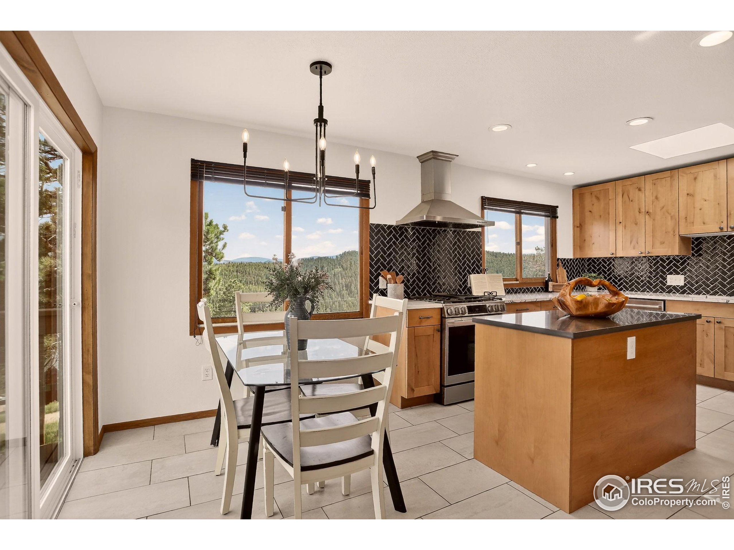 Boulder, Colorado, 80302, United States, 3 Bedrooms Bedrooms, ,1 BathroomBathrooms,Residential,For Sale,1890099