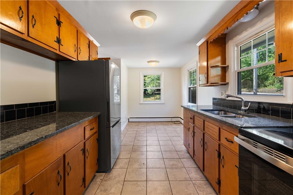 Portsmouth, Rhode Island, 02871, United States, 3 Bedrooms Bedrooms, ,2 BathroomsBathrooms,Residential,For Sale,1974528