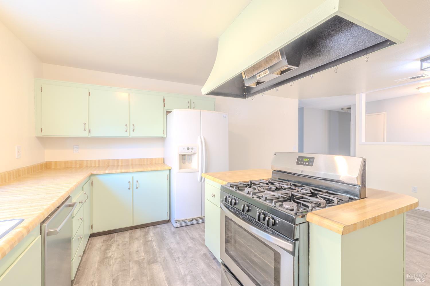 Rohnert Park, California, 94928, United States, 4 Bedrooms Bedrooms, ,2 BathroomsBathrooms,Residential,For Sale,1974280