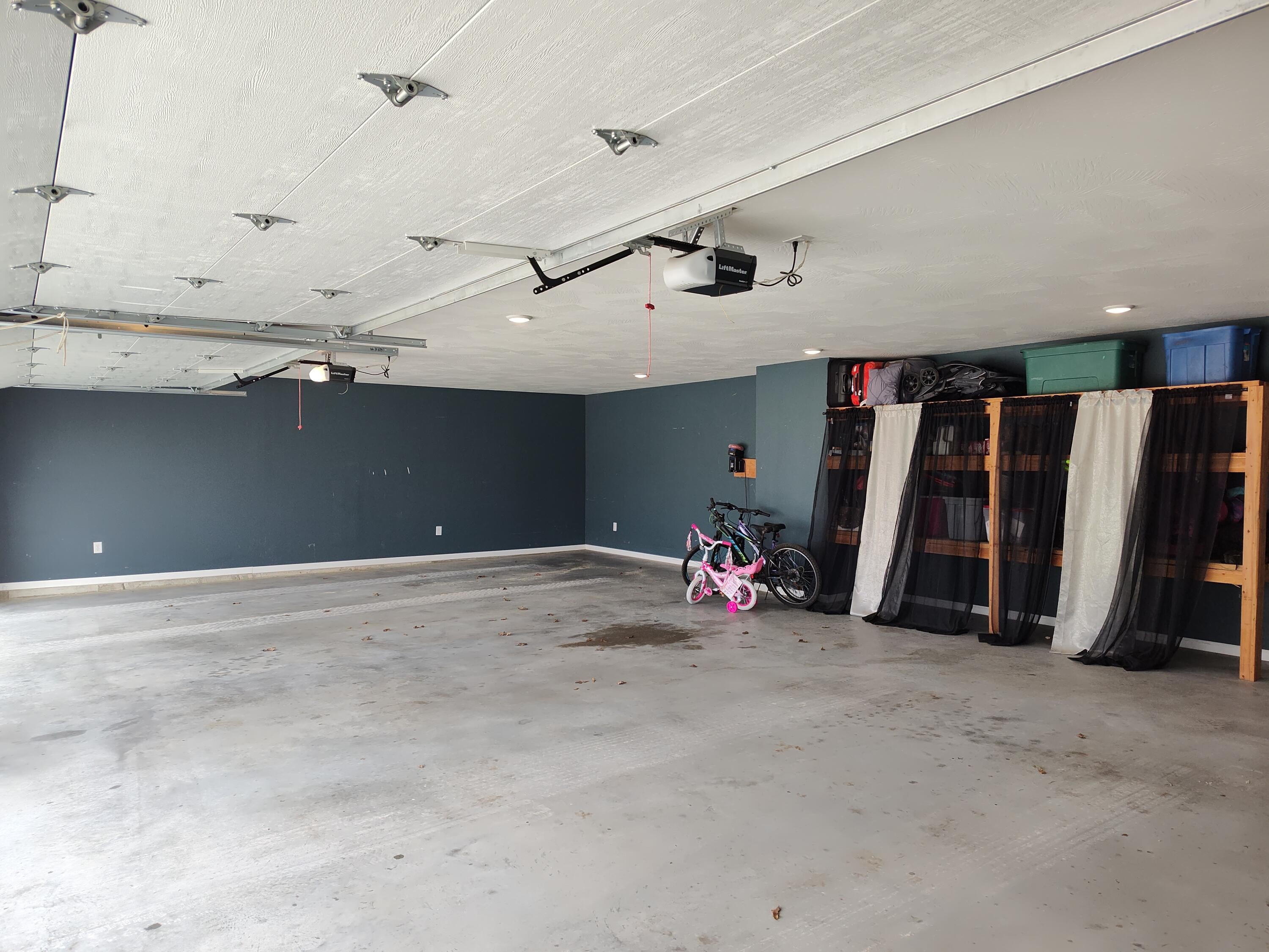 Bolivar, Missouri, 65613, United States, 2 Bedrooms Bedrooms, ,3 BathroomsBathrooms,Residential,For Sale,1975211