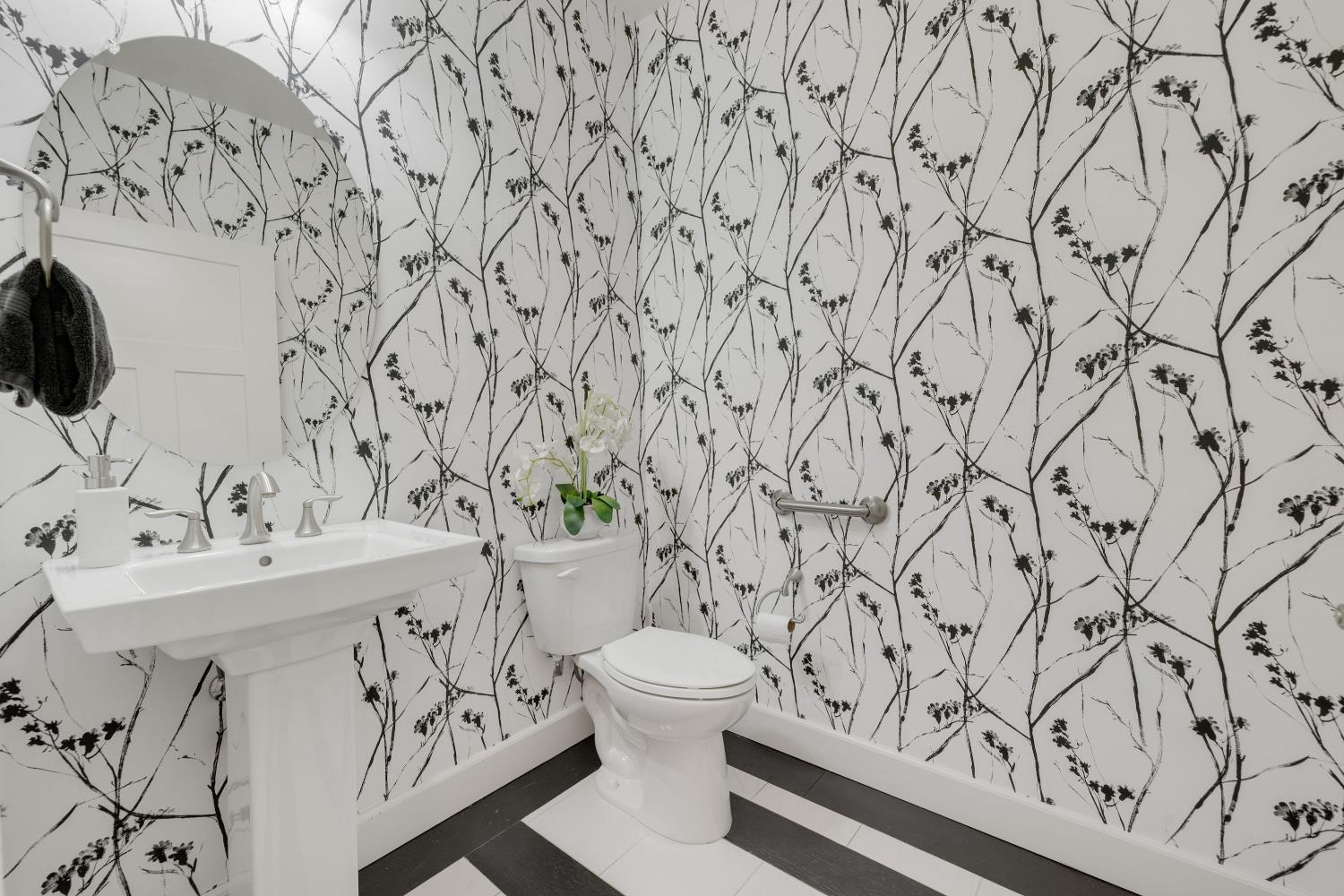 El Dorado Hills, California, 95762, United States, 3 Bedrooms Bedrooms, ,3 BathroomsBathrooms,Residential,For Sale,1987494