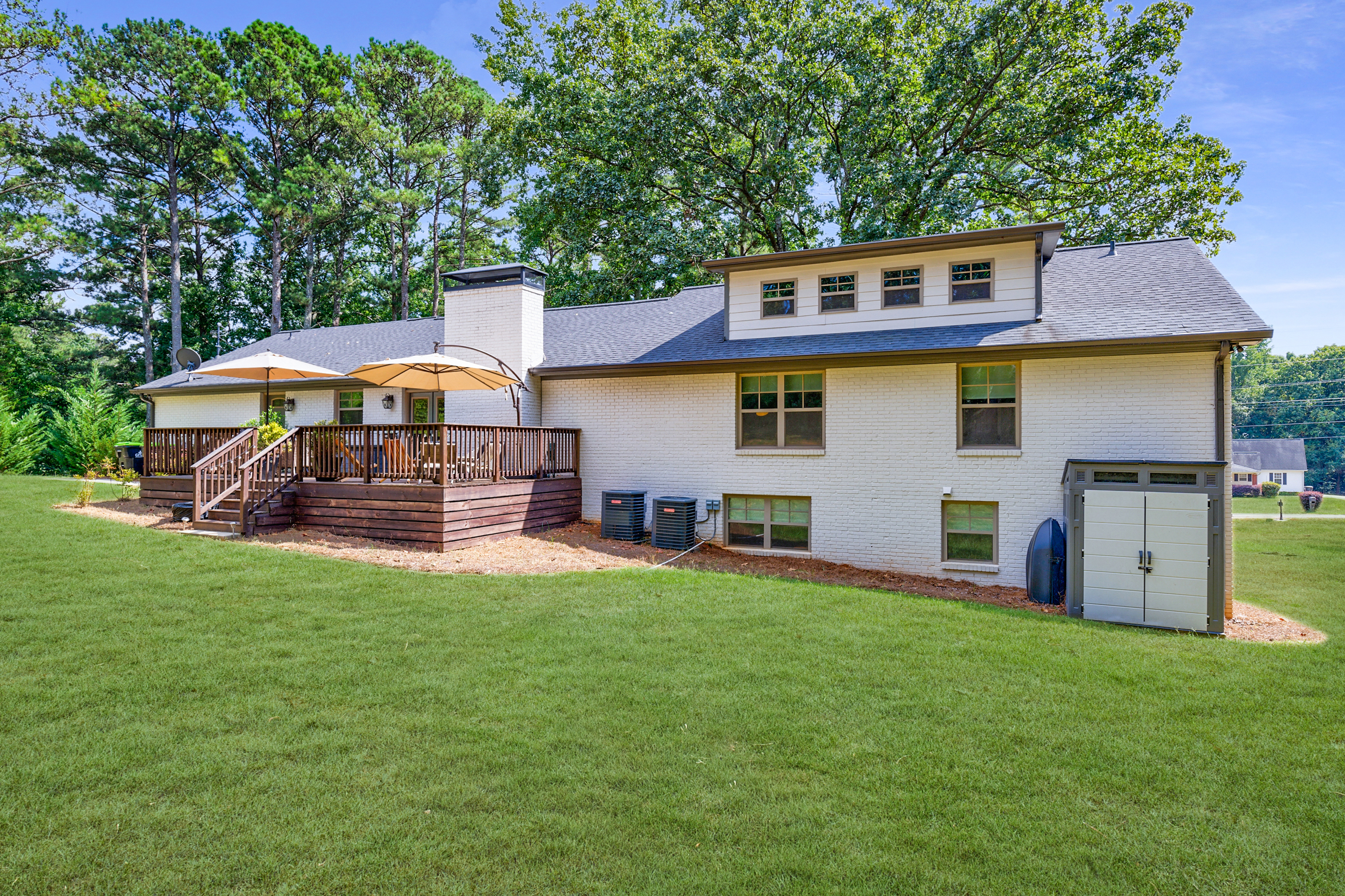  Stunning Fully Renovated Oasis on 2.4+/- Acres - 物件實景