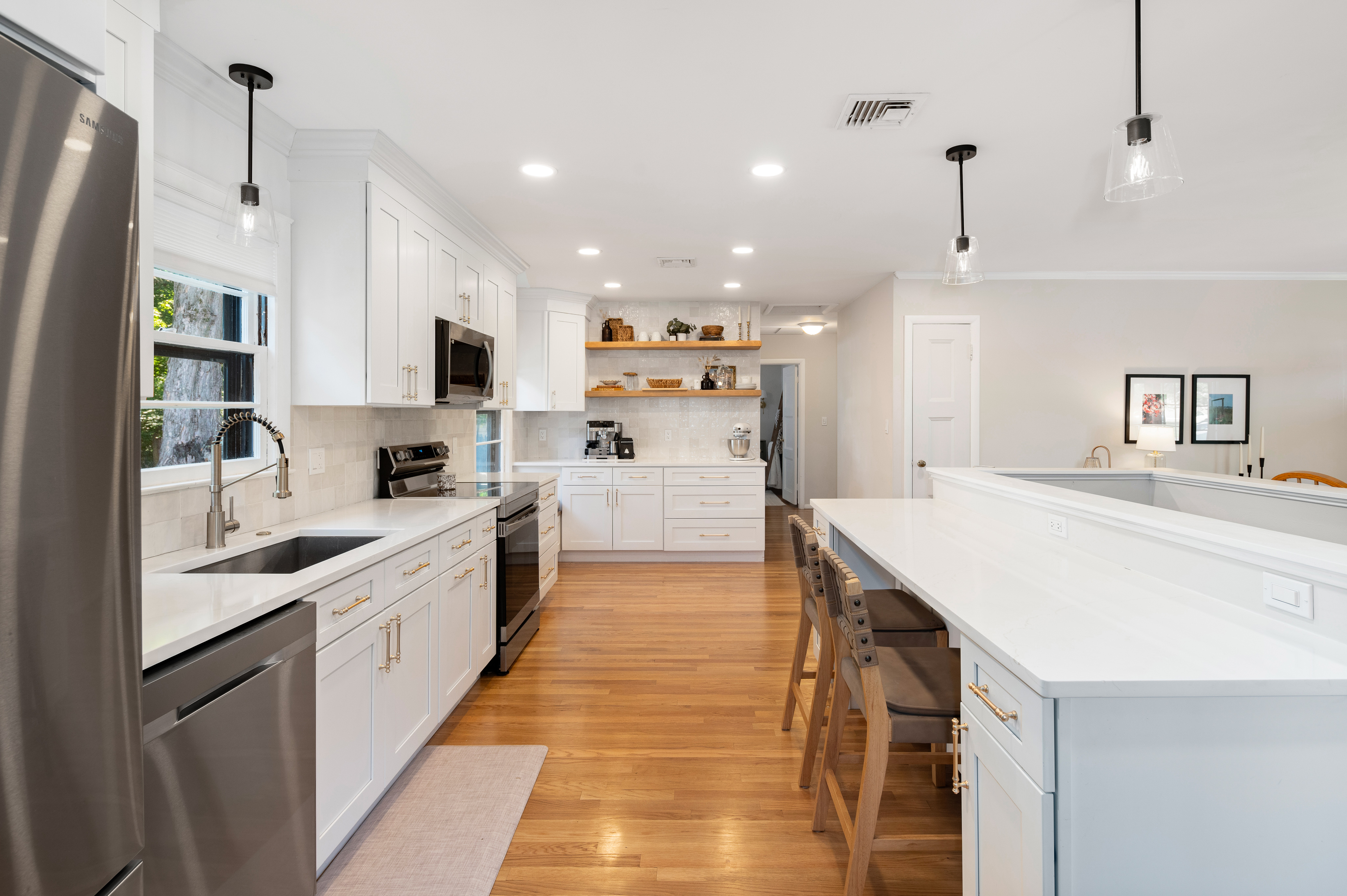  Fully modernized 3-bedroom ranch in a quiet, beautiful neighborhood. - 物件實景