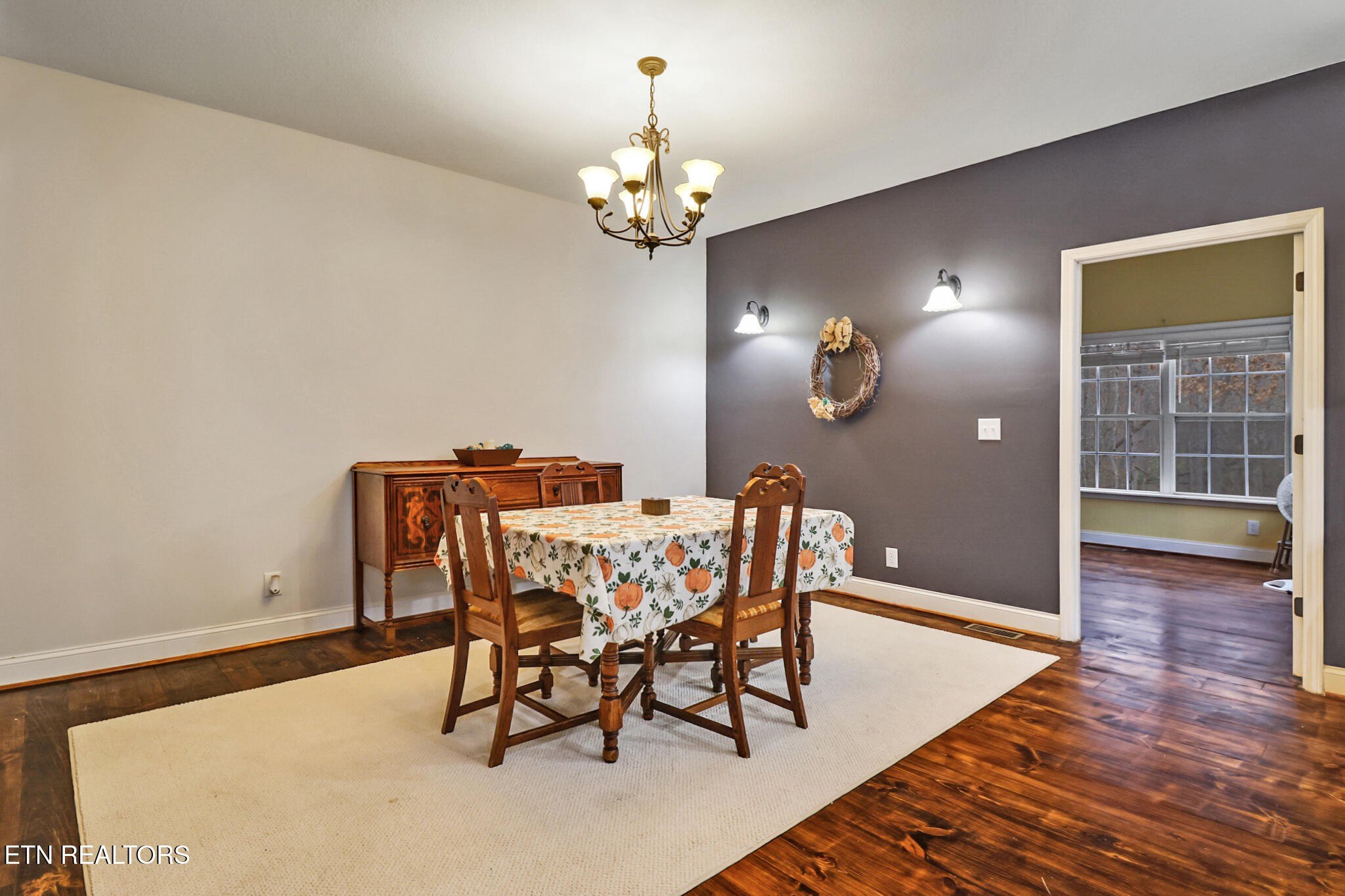 Crossville, Tennessee, 38572, United States, 2 Bedrooms Bedrooms, ,3 BathroomsBathrooms,Residential,For Sale,1998694