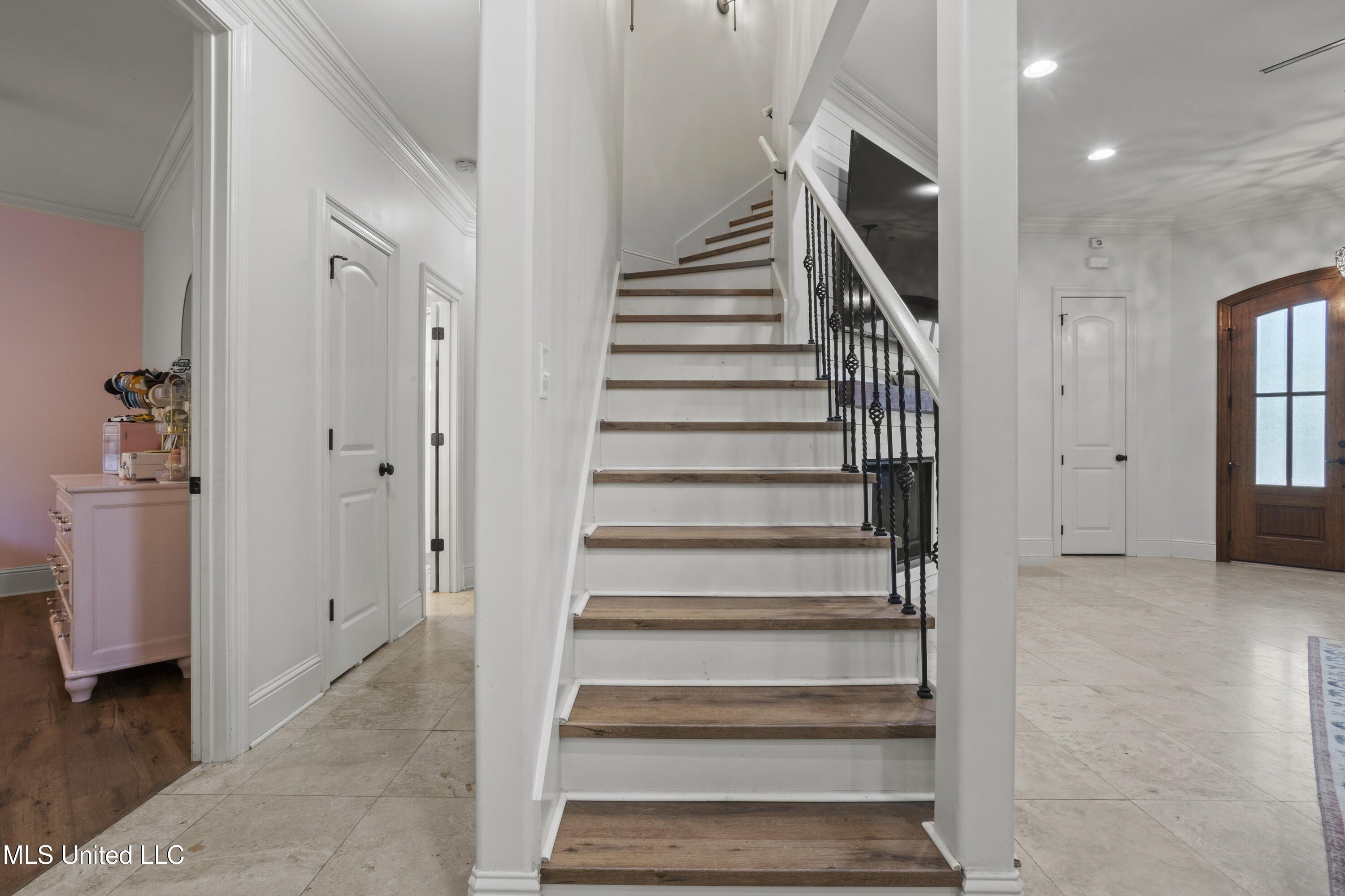 Ocean Springs, Mississippi, 39564, United States, 4 Bedrooms Bedrooms, ,3 BathroomsBathrooms,Residential,For Sale,1976002