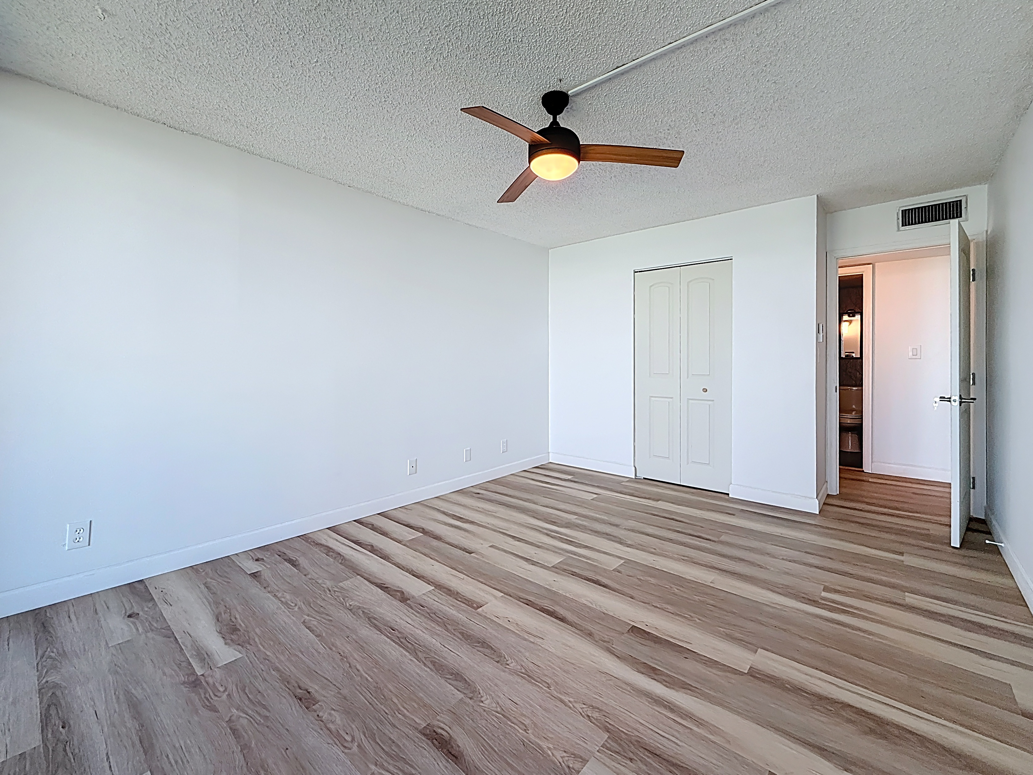 Treasure Island, Florida, 33706, United States, 3 Bedrooms Bedrooms, ,3 BathroomsBathrooms,Residential,For Sale,1983307