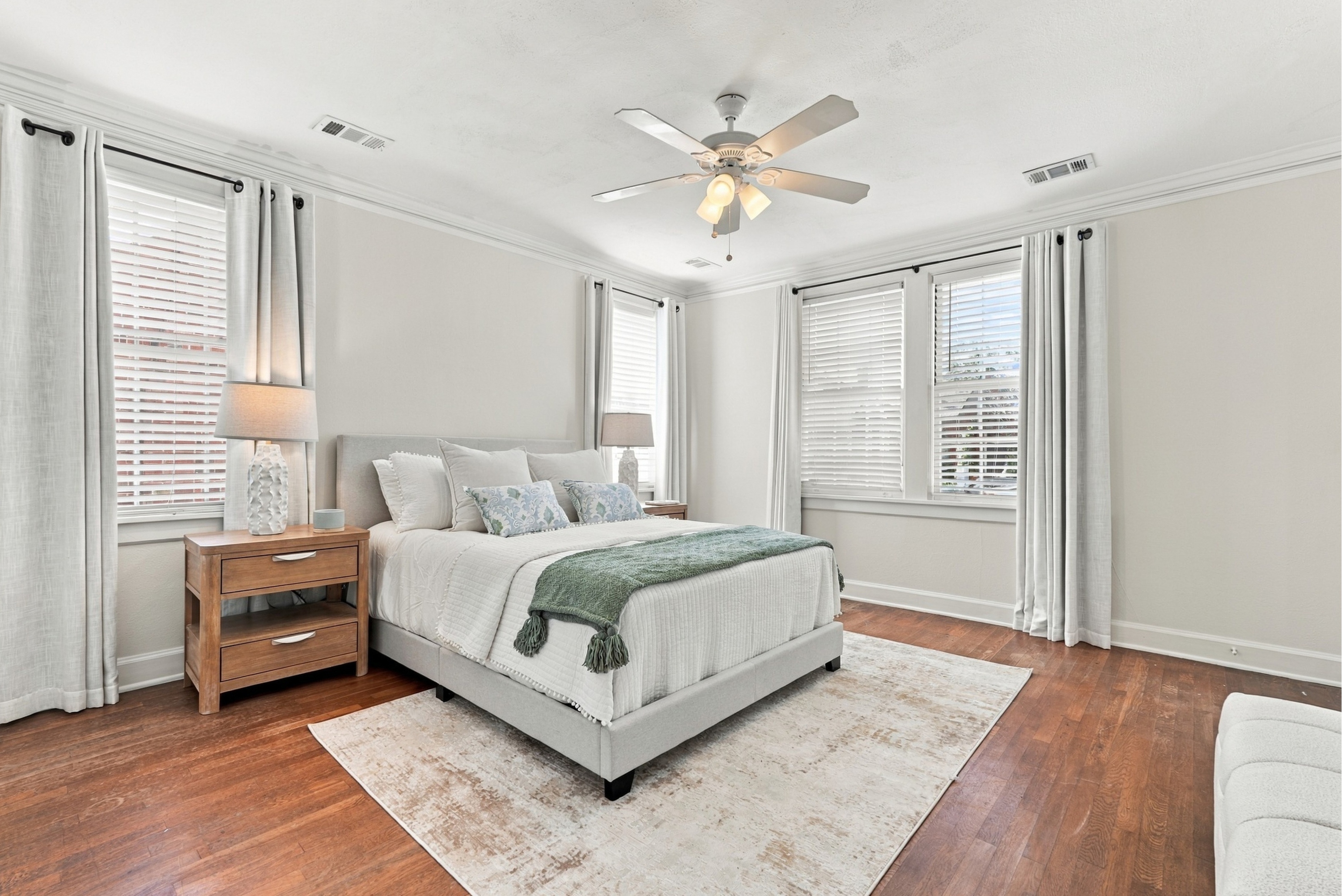  528 E 51st Street - 物件實景