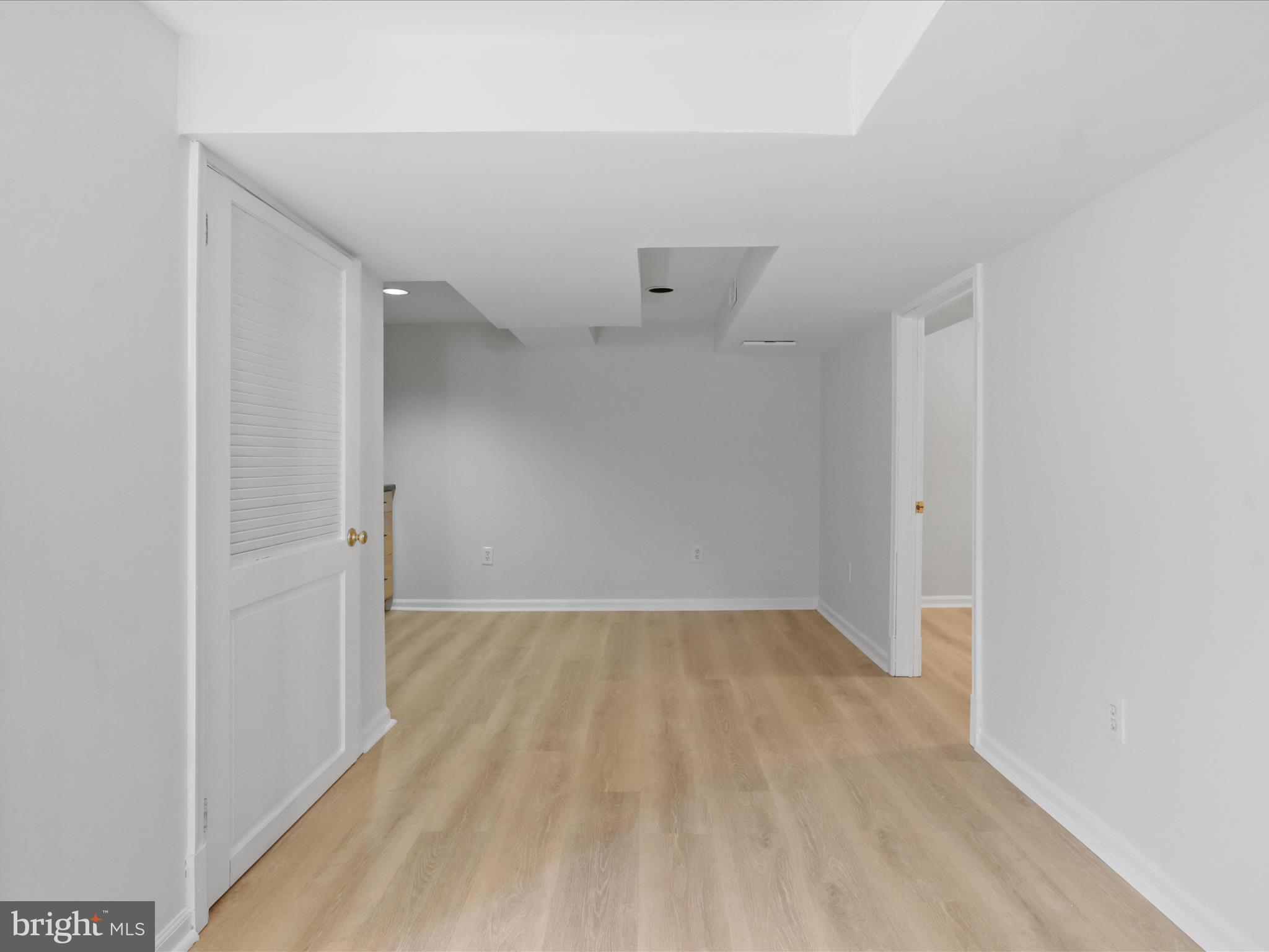 Arlington, Virginia, 22207, United States, 3 Bedrooms Bedrooms, ,3 BathroomsBathrooms,Residential,For Sale,1979007