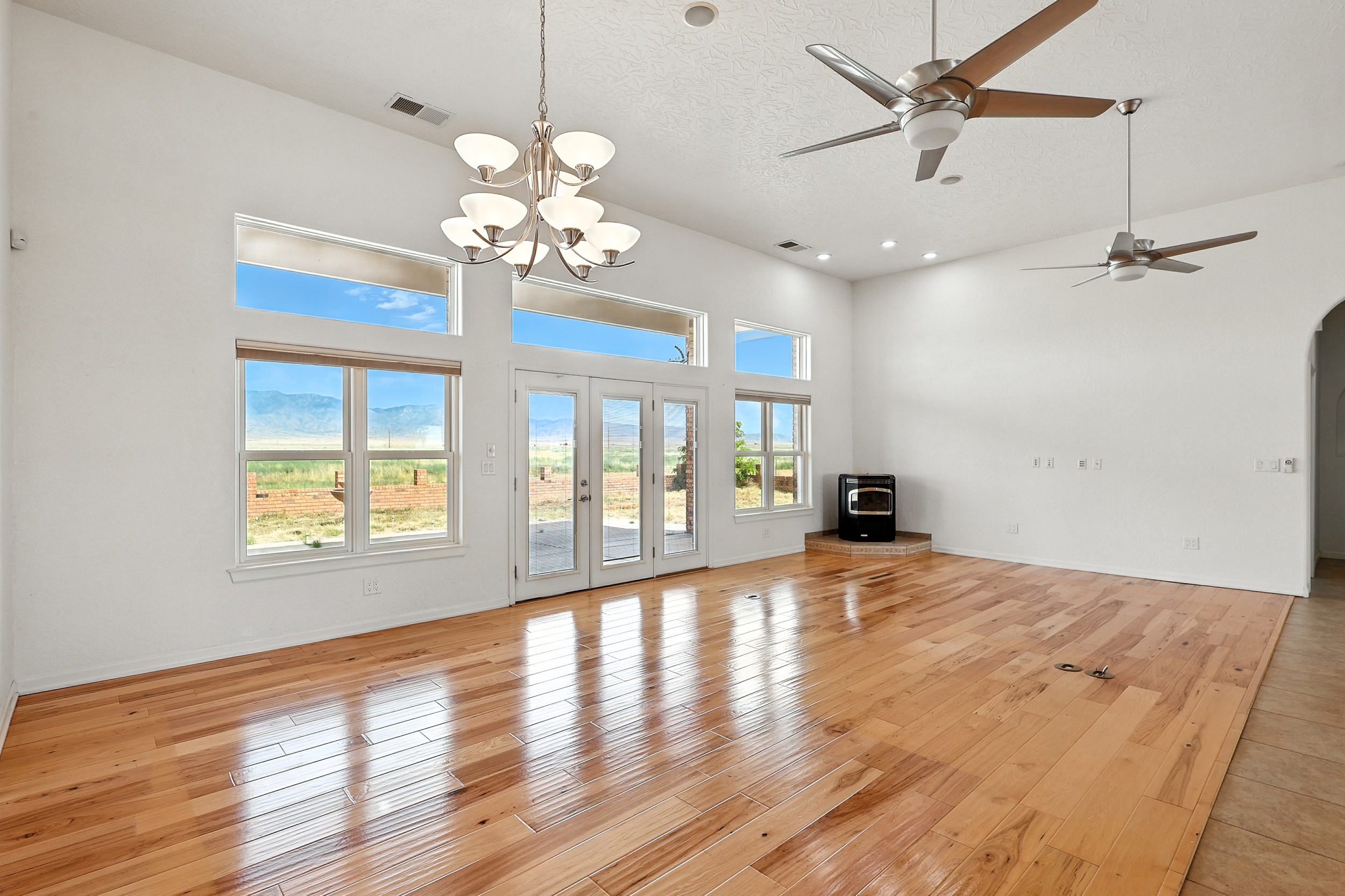 Belen, New Mexico, 87002, United States, 3 Bedrooms Bedrooms, ,3 BathroomsBathrooms,Residential,For Sale,1973805