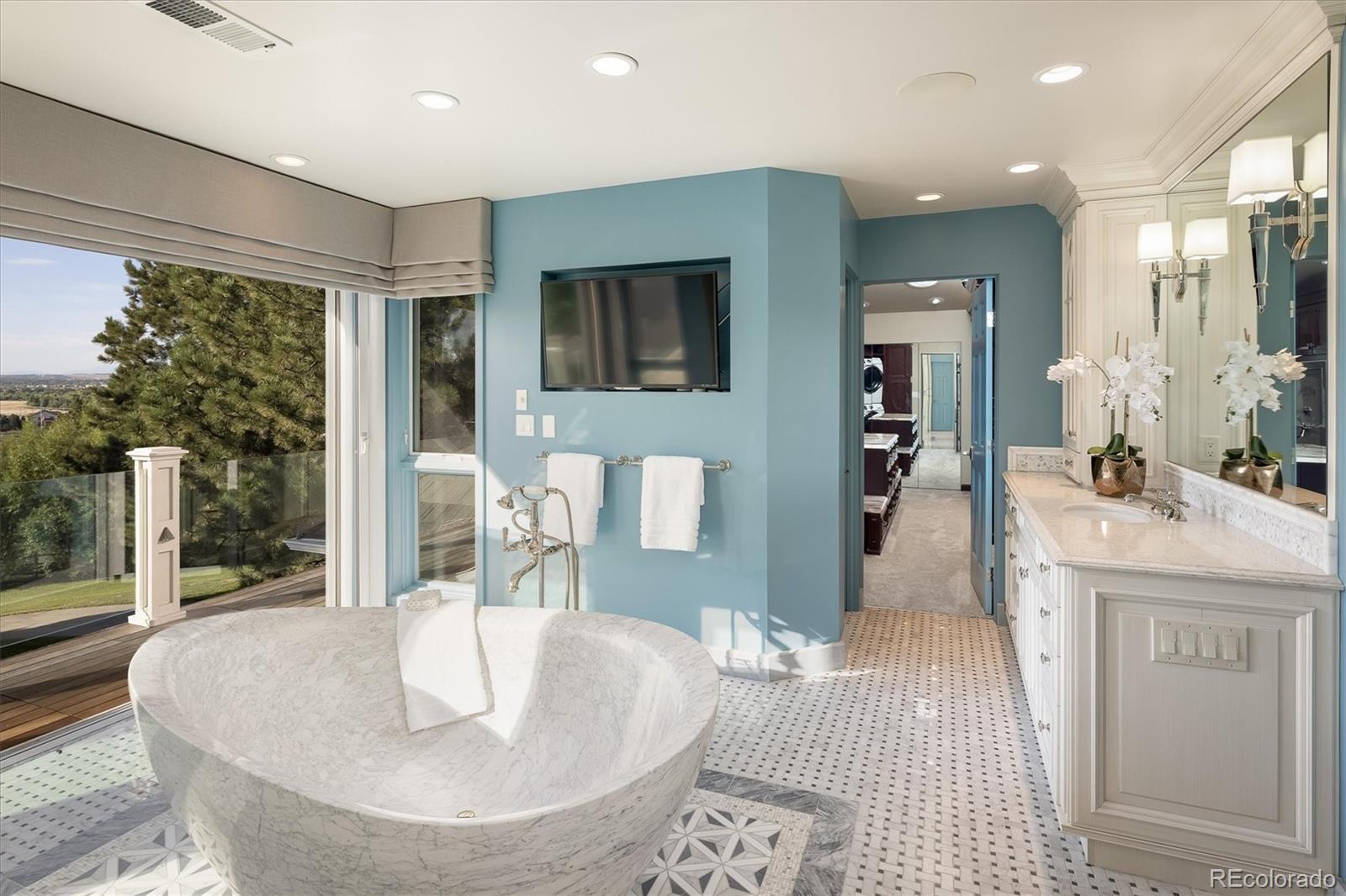 Centennial, Colorado, 80016, United States, 6 Bedrooms Bedrooms, ,4 BathroomsBathrooms,Residential,For Sale,1940890