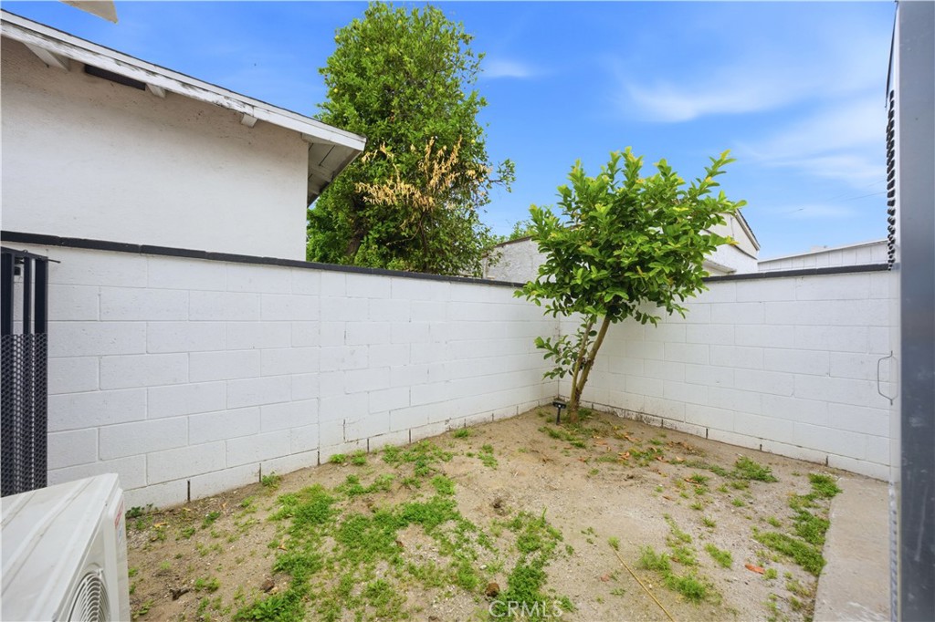 Bell, California, 90201, United States, 2 Bedrooms Bedrooms, ,1 BathroomBathrooms,Residential,For Sale,2048327