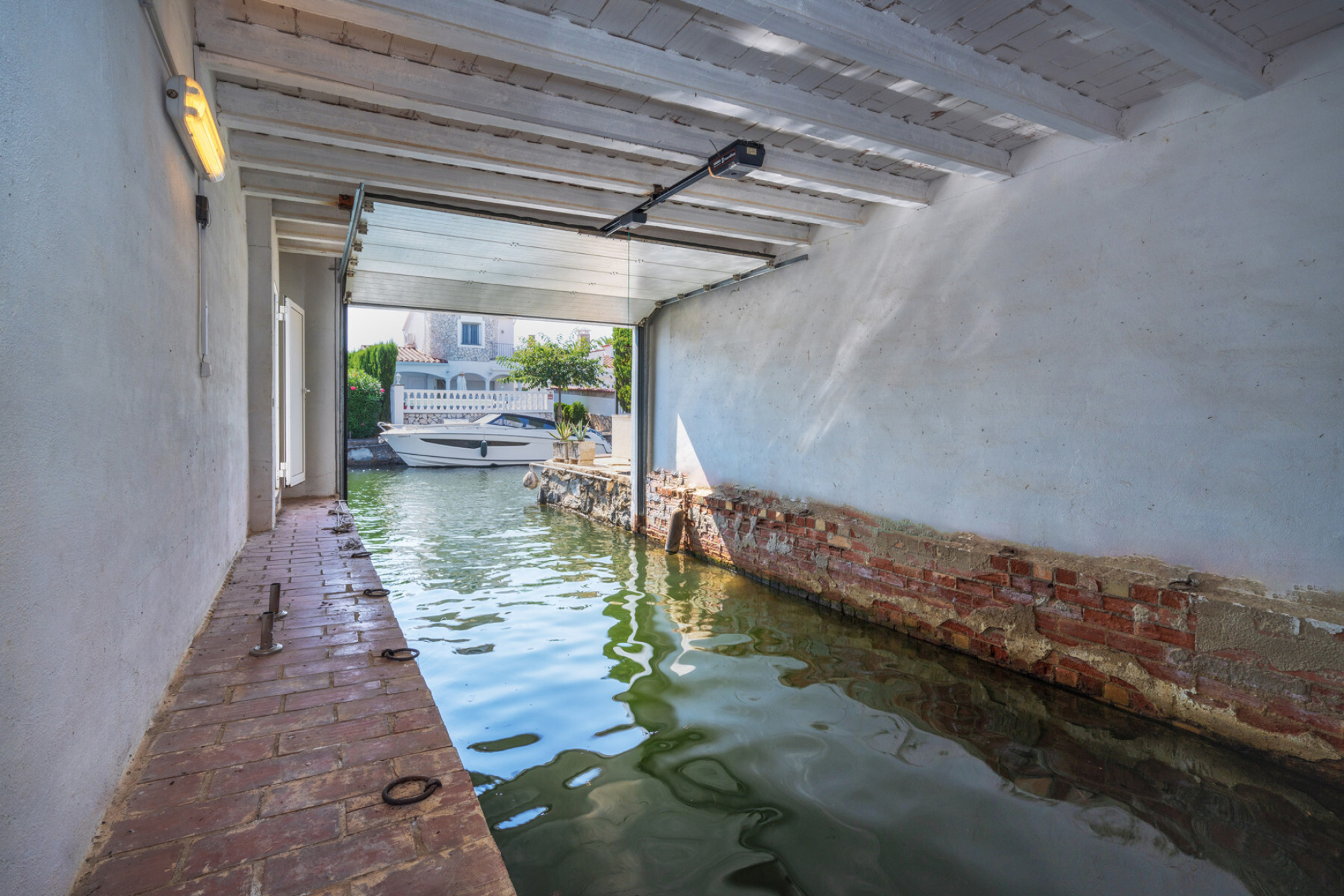  Magnificent property with 25 m of mooring and garage for boats. - 物件實景