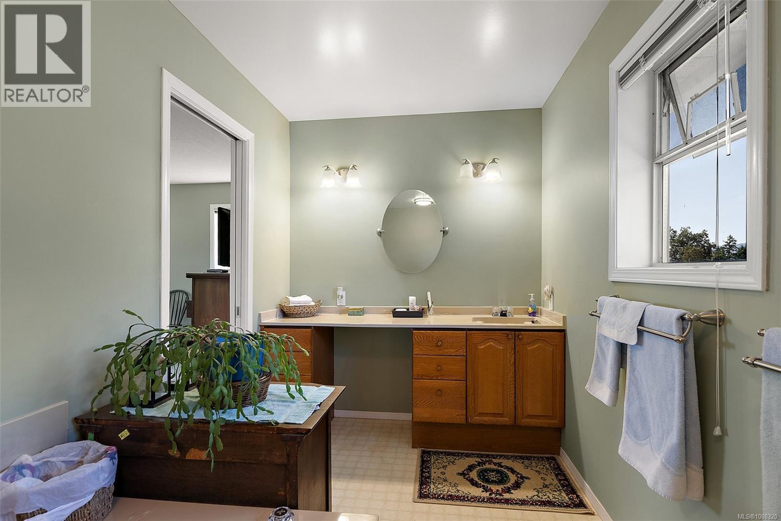 NORTH SAANICH, British Columbia, V8L 5L6, CA, 5 Bedrooms Bedrooms, ,5 BathroomsBathrooms,Residential,For Sale,1903905