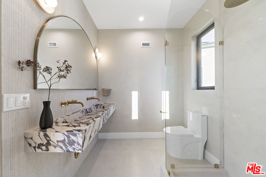 Los Angeles, California, 90065, United States, 3 Bedrooms Bedrooms, ,3 BathroomsBathrooms,Residential,For Sale,1939626