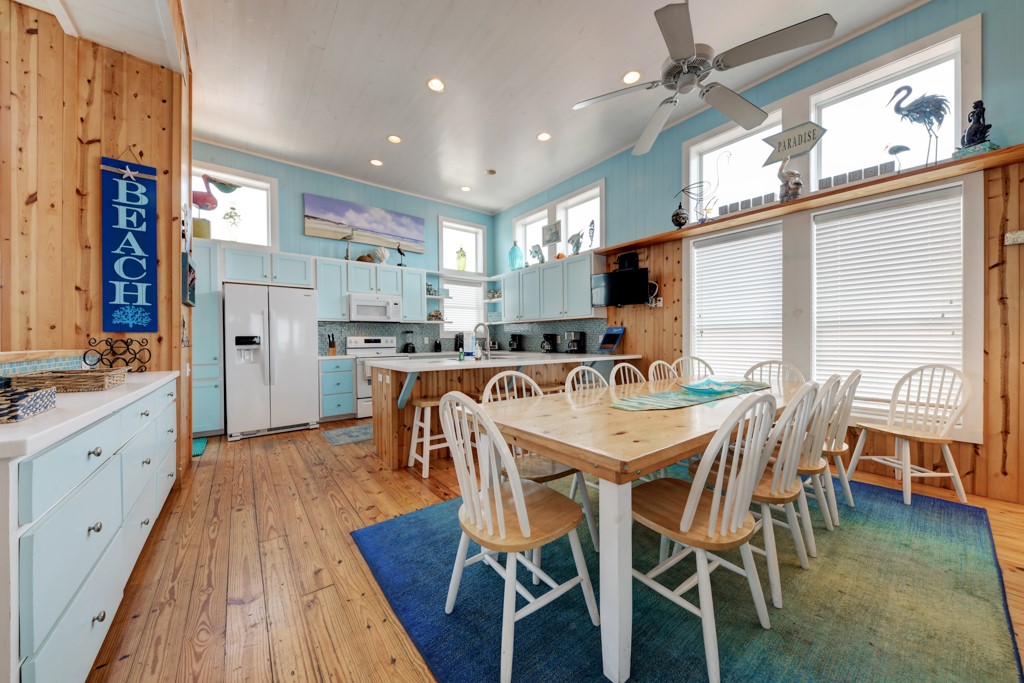 Port Aransas, Texas, 78373, United States, 4 Bedrooms Bedrooms, ,4 BathroomsBathrooms,Residential,For Sale,1837341