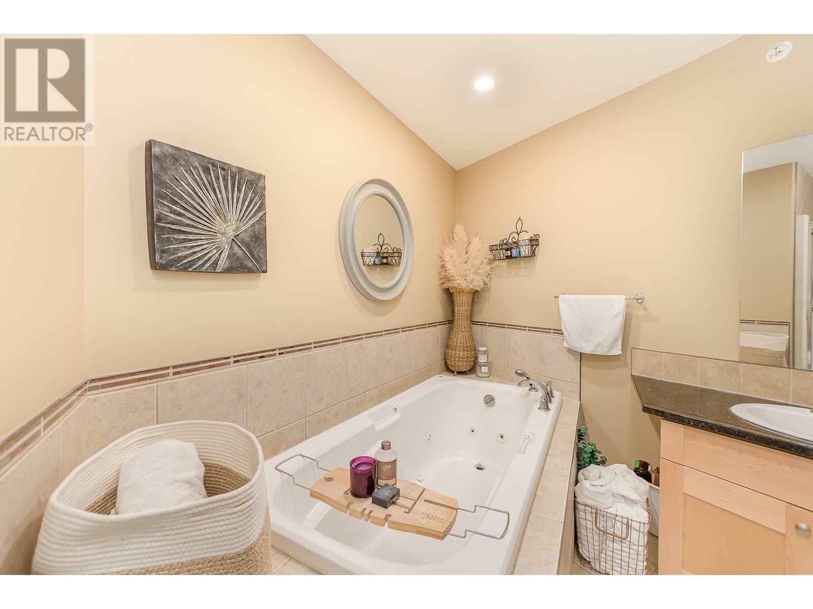 SICAMOUS, British Columbia, V0E 2V1, CA, 4 Bedrooms Bedrooms, ,2 BathroomsBathrooms,Residential,For Sale,1839055
