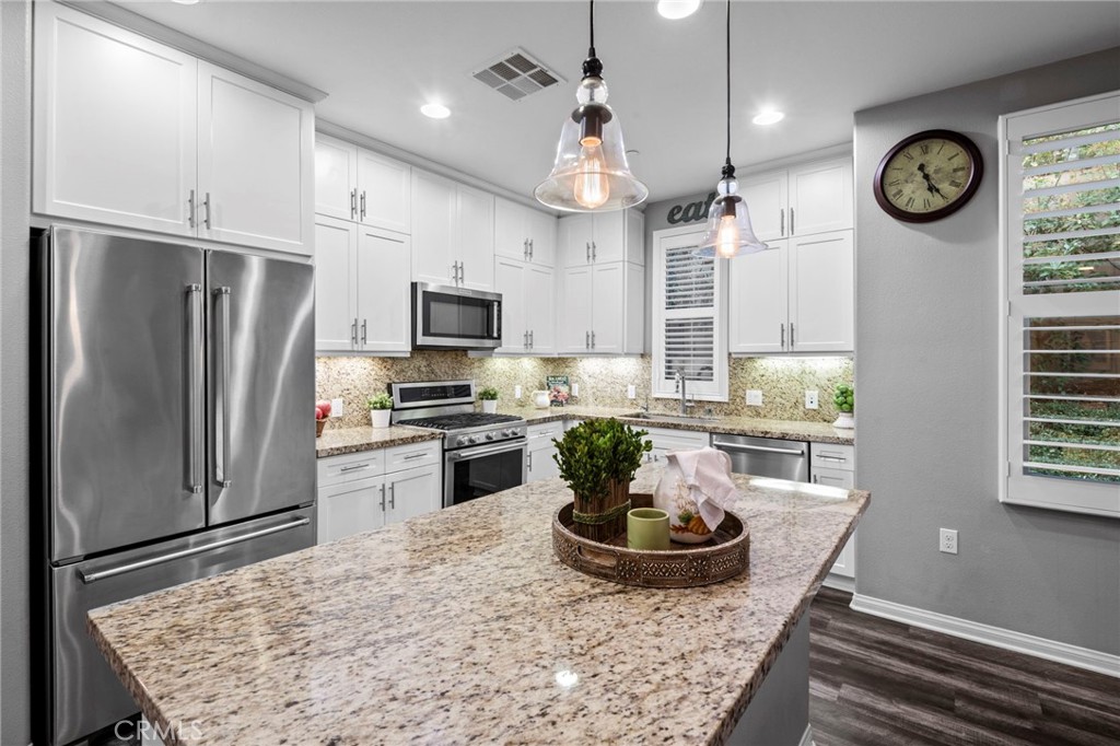 Irvine, California, 92618, United States, 2 Bedrooms Bedrooms, ,2 BathroomsBathrooms,Residential,For Sale,1987826