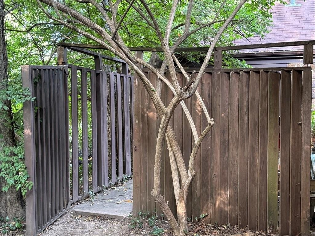 Fayetteville, Arkansas, 72701, United States, 2 Bedrooms Bedrooms, ,2 BathroomsBathrooms,Residential,For Sale,1980541