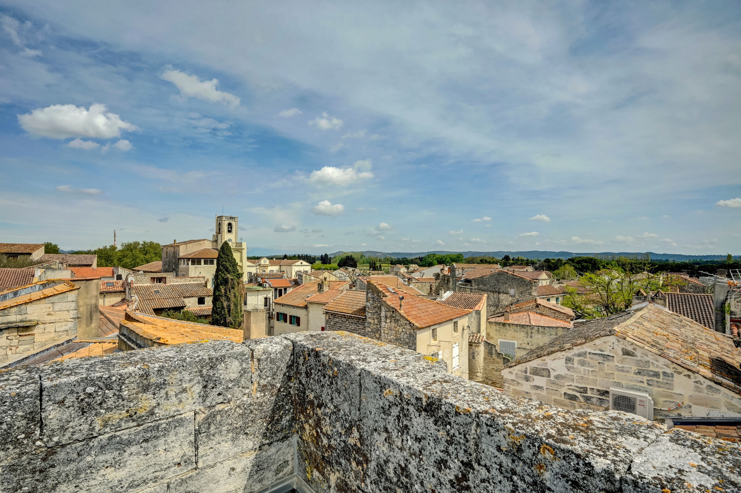  Located near Avignon, Arles and Saint Rémy de Provence, magnificent 15th centur… - 物件實景