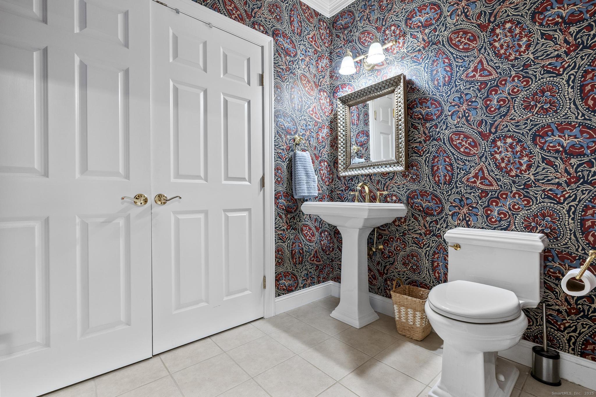 Suffield, Connecticut, 06078, United States, 4 Bedrooms Bedrooms, ,4 BathroomsBathrooms,Residential,For Sale,1993304