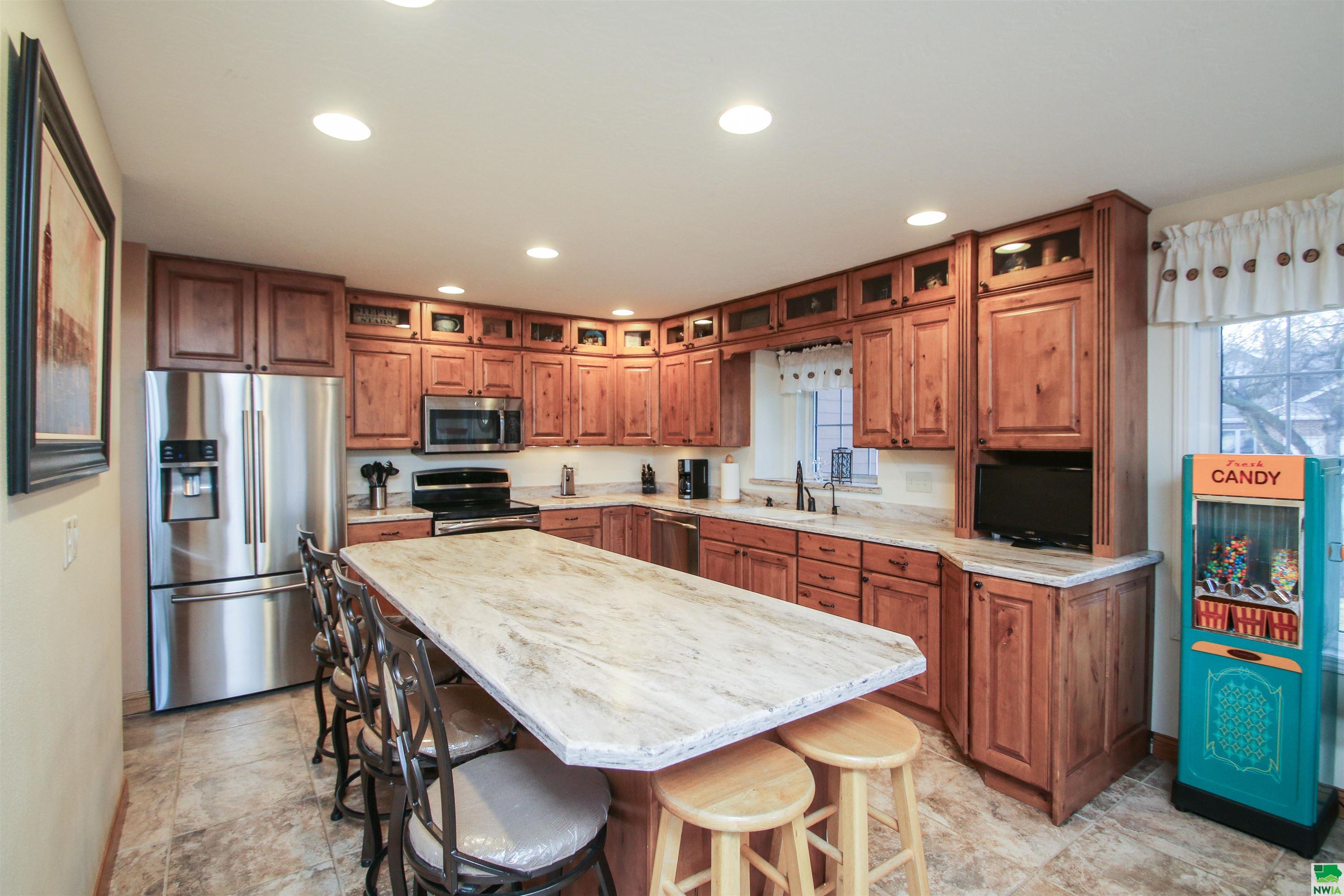 Dakota Dunes, South Dakota, 57049, United States, 5 Bedrooms Bedrooms, ,4 BathroomsBathrooms,Residential,For Sale,1928249