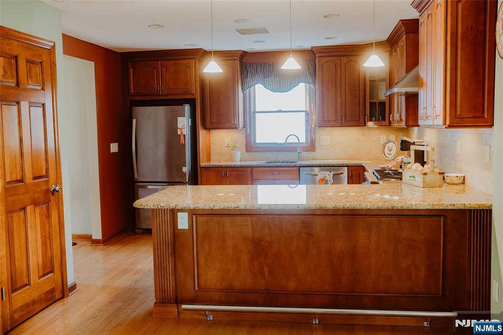 Wood Ridge, New Jersey, 07075, United States, 3 Bedrooms Bedrooms, ,3 BathroomsBathrooms,Residential,For Sale,1982393