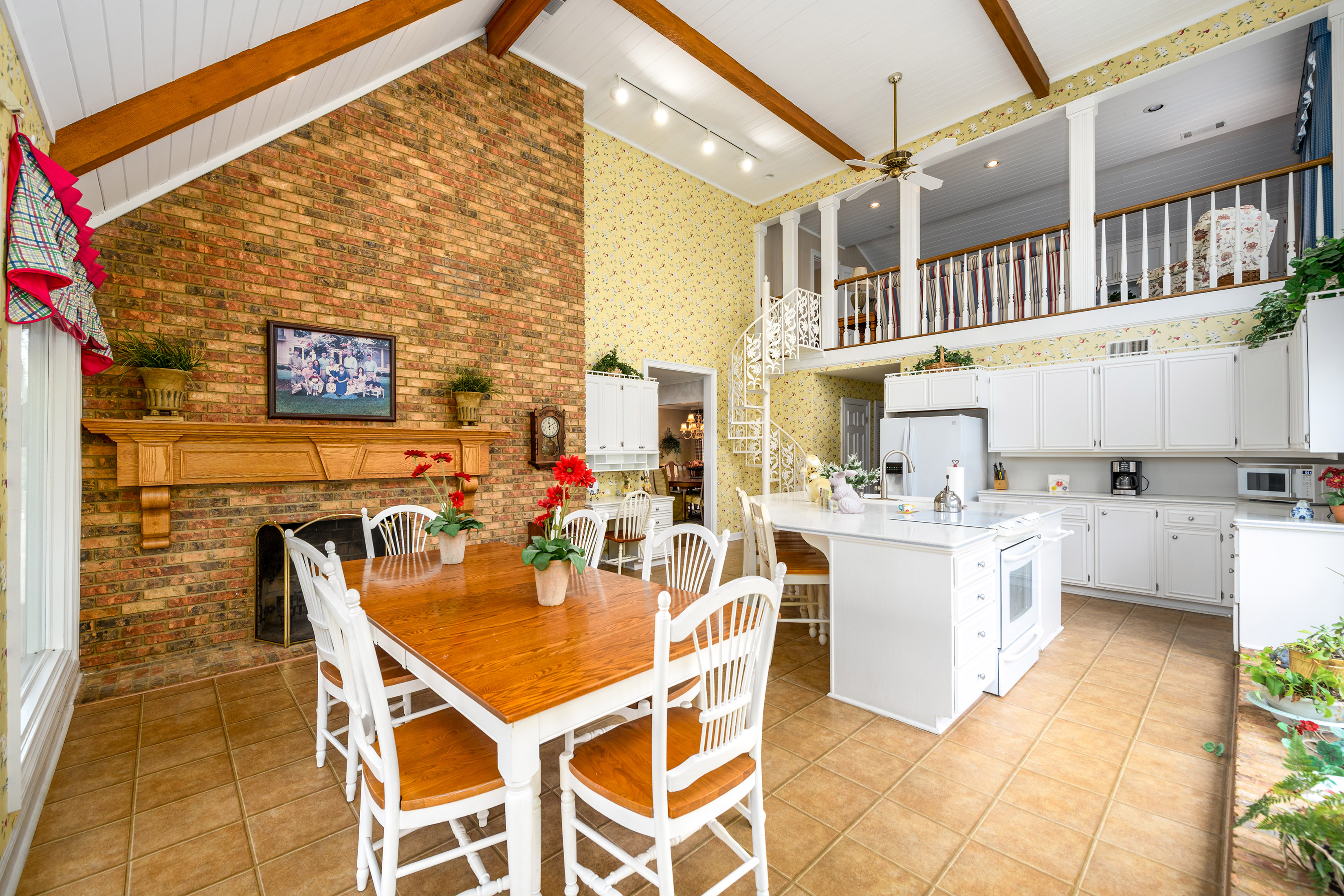  Lakefront Estate with Private Dock, Guest Home and Pool - 物件實景