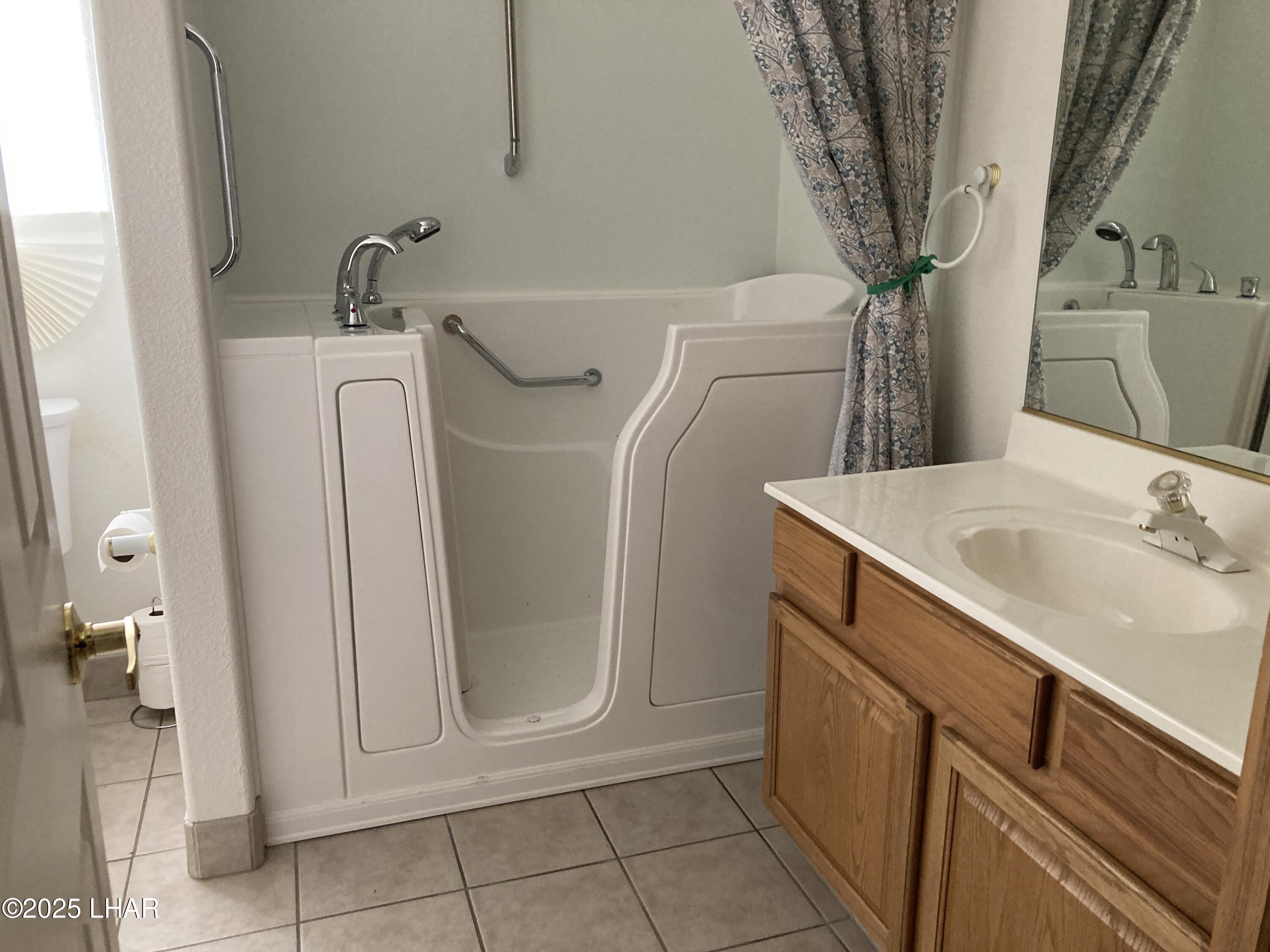 Lake Havasu City, Arizona, 86404, United States, 3 Bedrooms Bedrooms, ,3 BathroomsBathrooms,Residential,For Sale,1949772