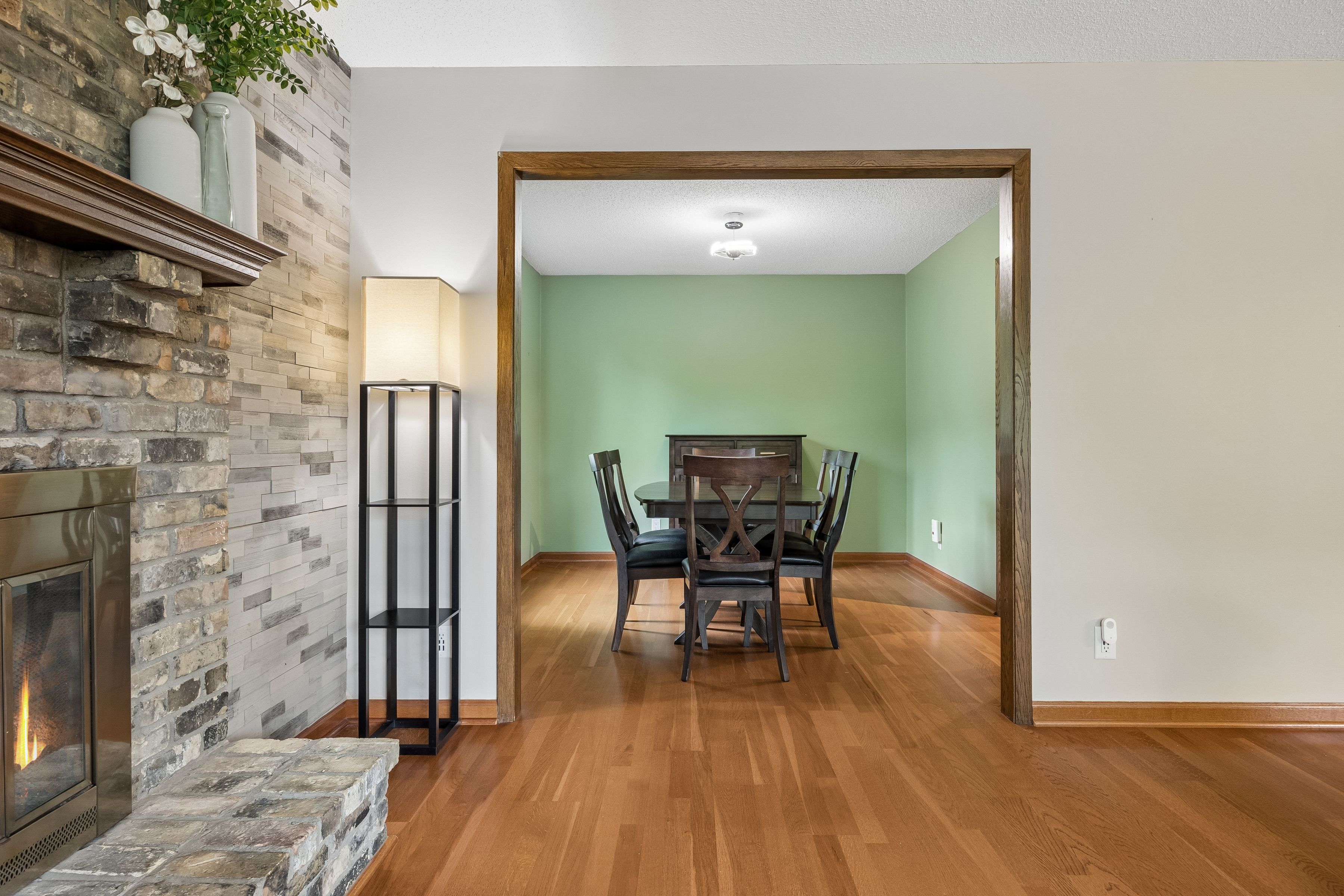  Classic Edina Charm With Room to Make Yours - 物件實景