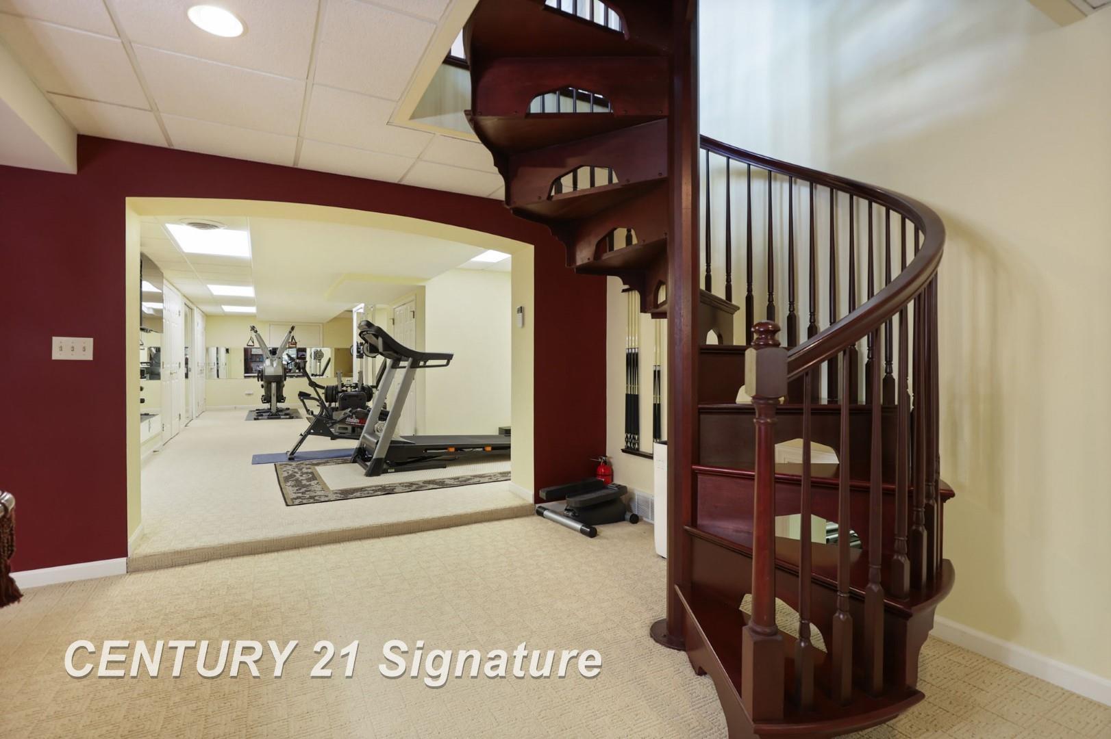 Saginaw, Michigan, 48609, United States, 4 Bedrooms Bedrooms, ,7 BathroomsBathrooms,Residential,For Sale,1980528