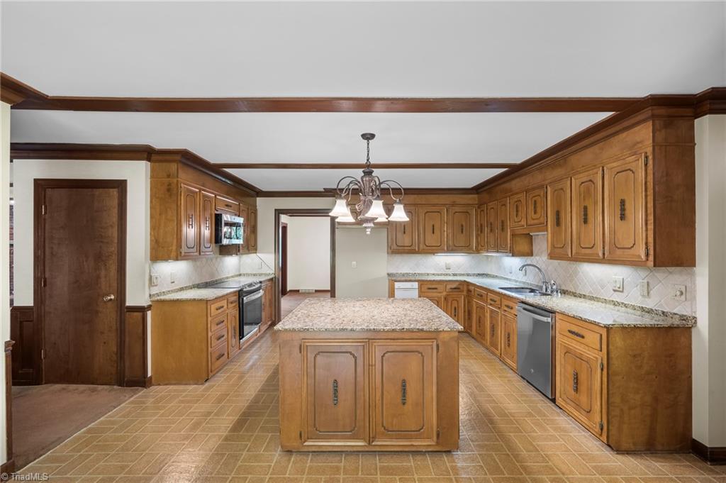 High Point, North Carolina, 27265, United States, 4 Bedrooms Bedrooms, ,4 BathroomsBathrooms,Residential,For Sale,1900964