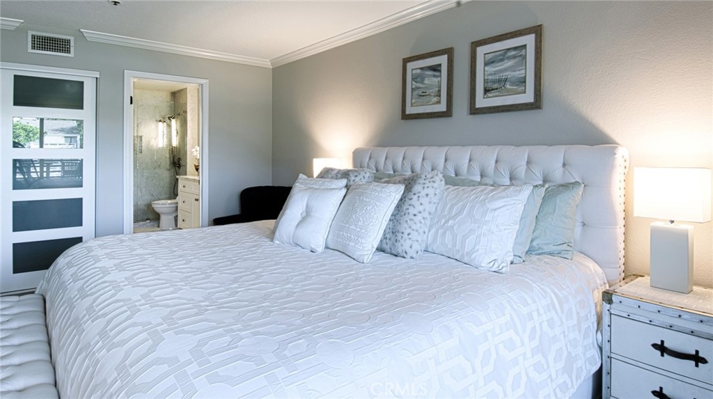 Newport Beach, California, 92663, United States, 1 Bedroom Bedrooms, ,1 BathroomBathrooms,Residential,For Sale,1990291