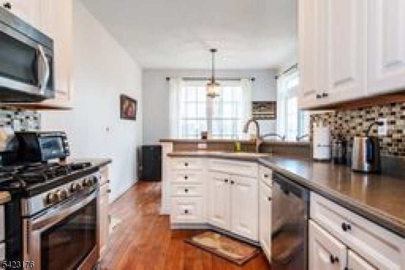 Wayne Twp., New Jersey, 07470, United States, 3 Bedrooms Bedrooms, ,3 BathroomsBathrooms,Residential,For Sale,2037003