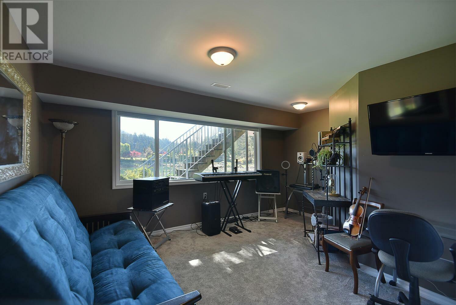 MADEIRA PARK, British Columbia, V0N 2H1, CA, 3 Bedrooms Bedrooms, ,3 BathroomsBathrooms,Residential,For Sale,1837526