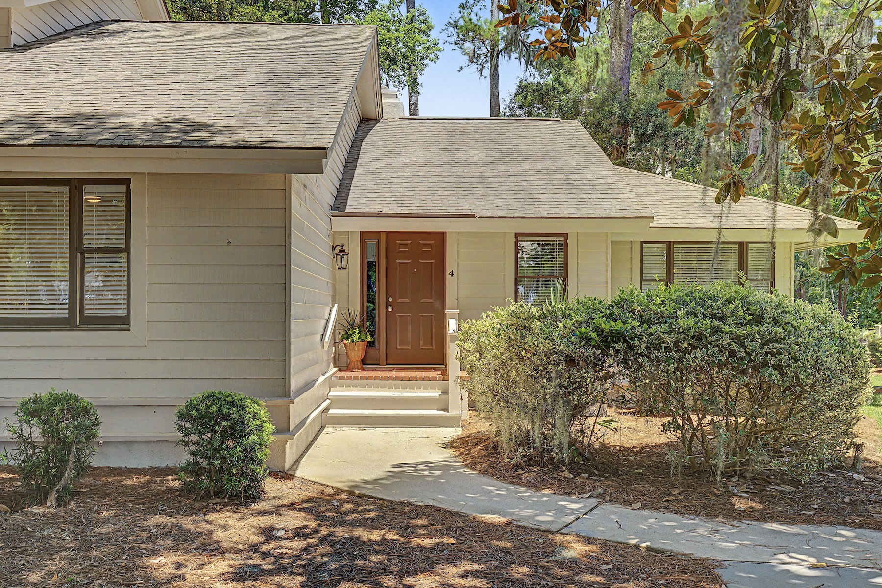 4 Franklin Creek Road N